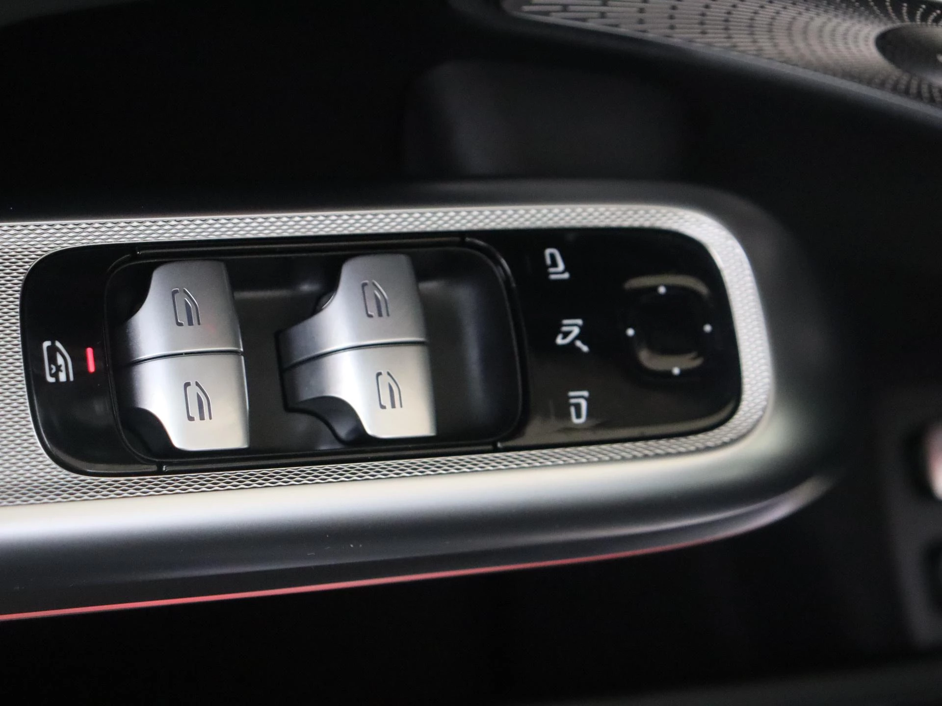 Mercedes-Benz-E-Klasse-image-35