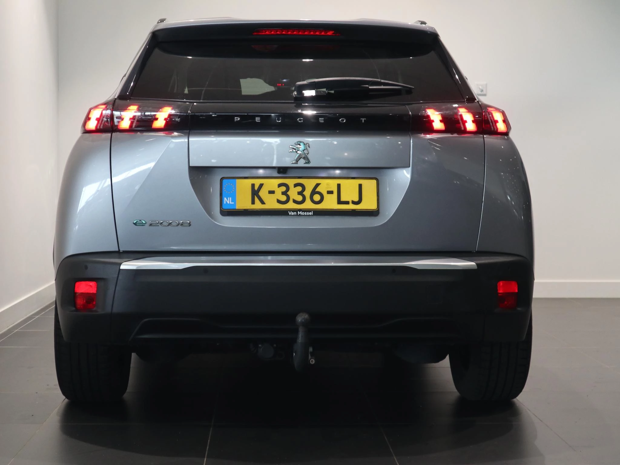 Peugeot-e-2008-image-4