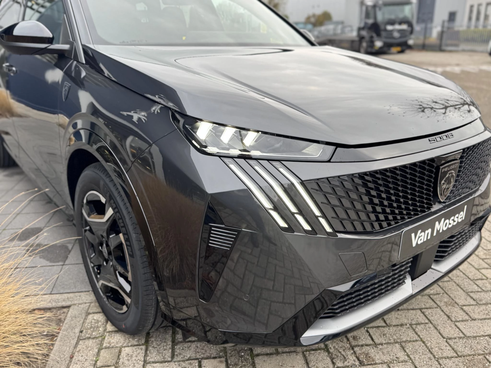 Peugeot-e-5008-image-6