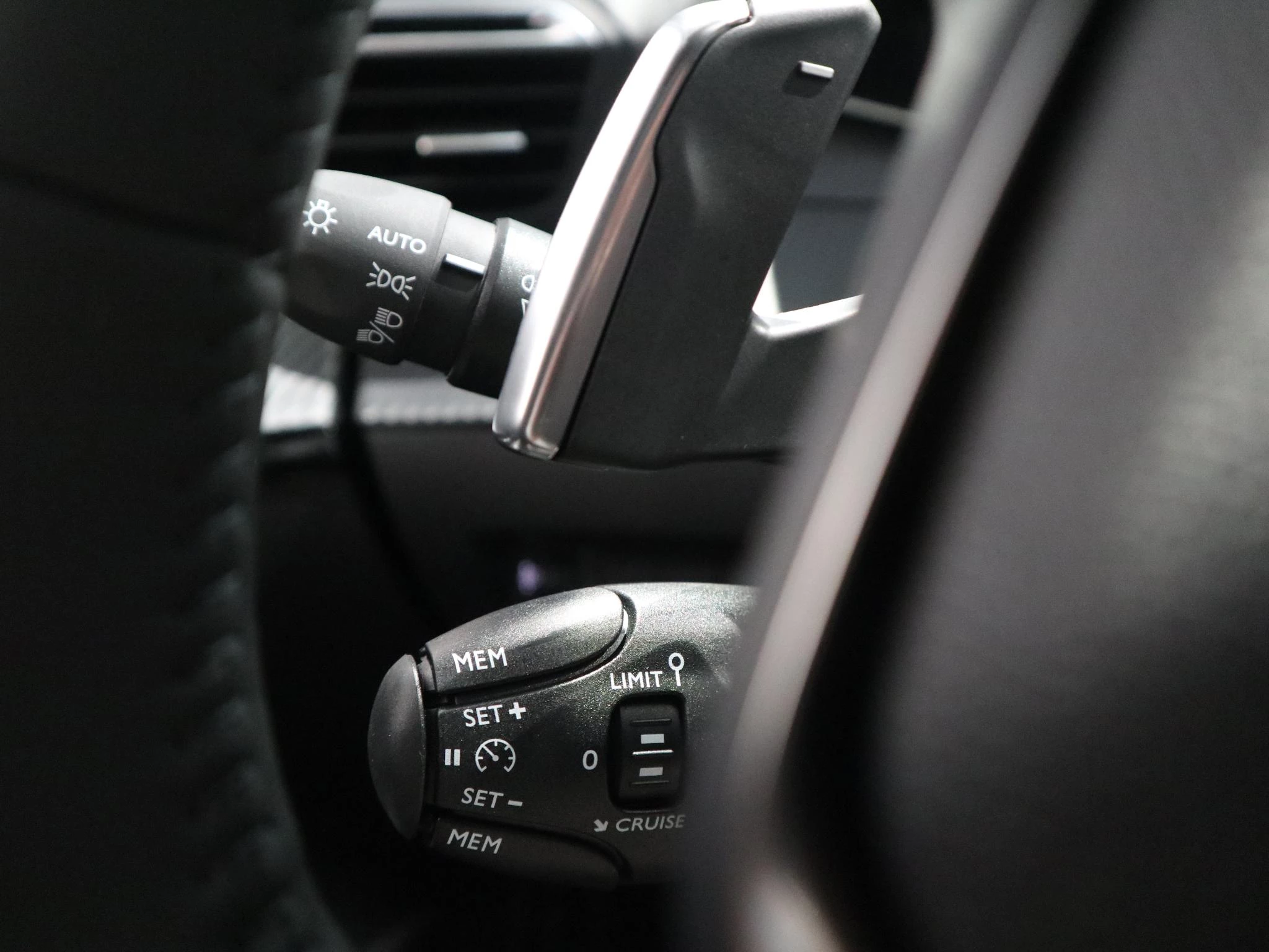 Peugeot-e-208-image-19