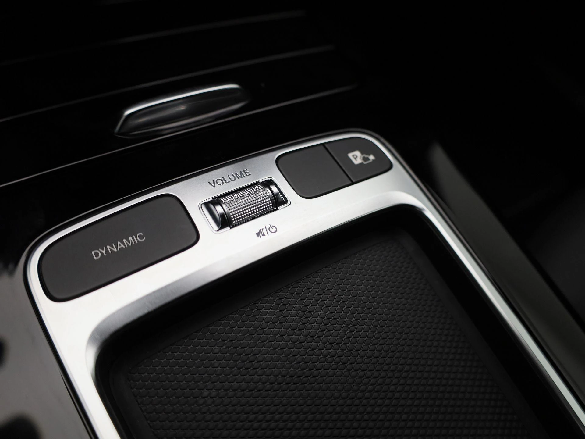 Mercedes-Benz-CLA-image-25