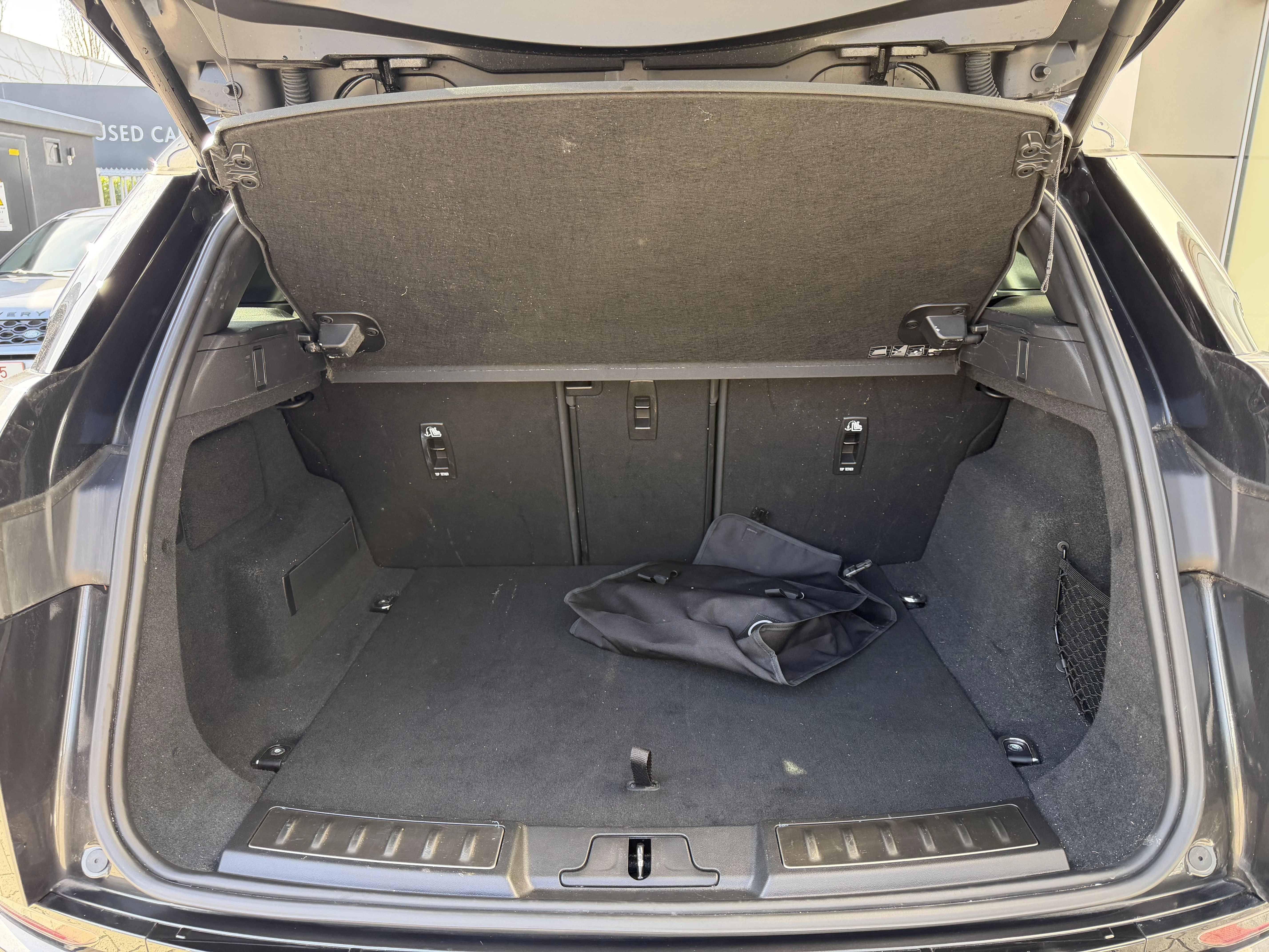 Land Rover Range Rover Evoque P300e PHEV R-Dynamic SE