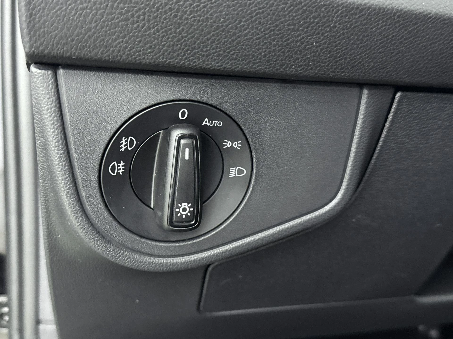 Volkswagen-Polo-image-10