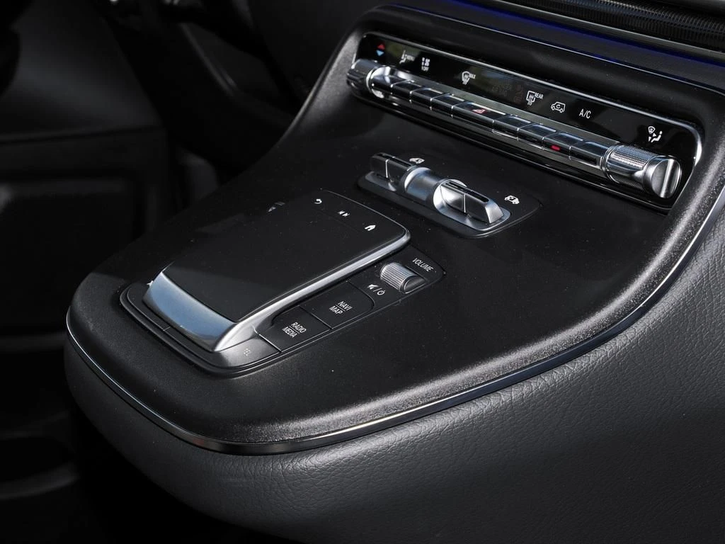 Mercedes-Benz-V-Klasse 220-image-12