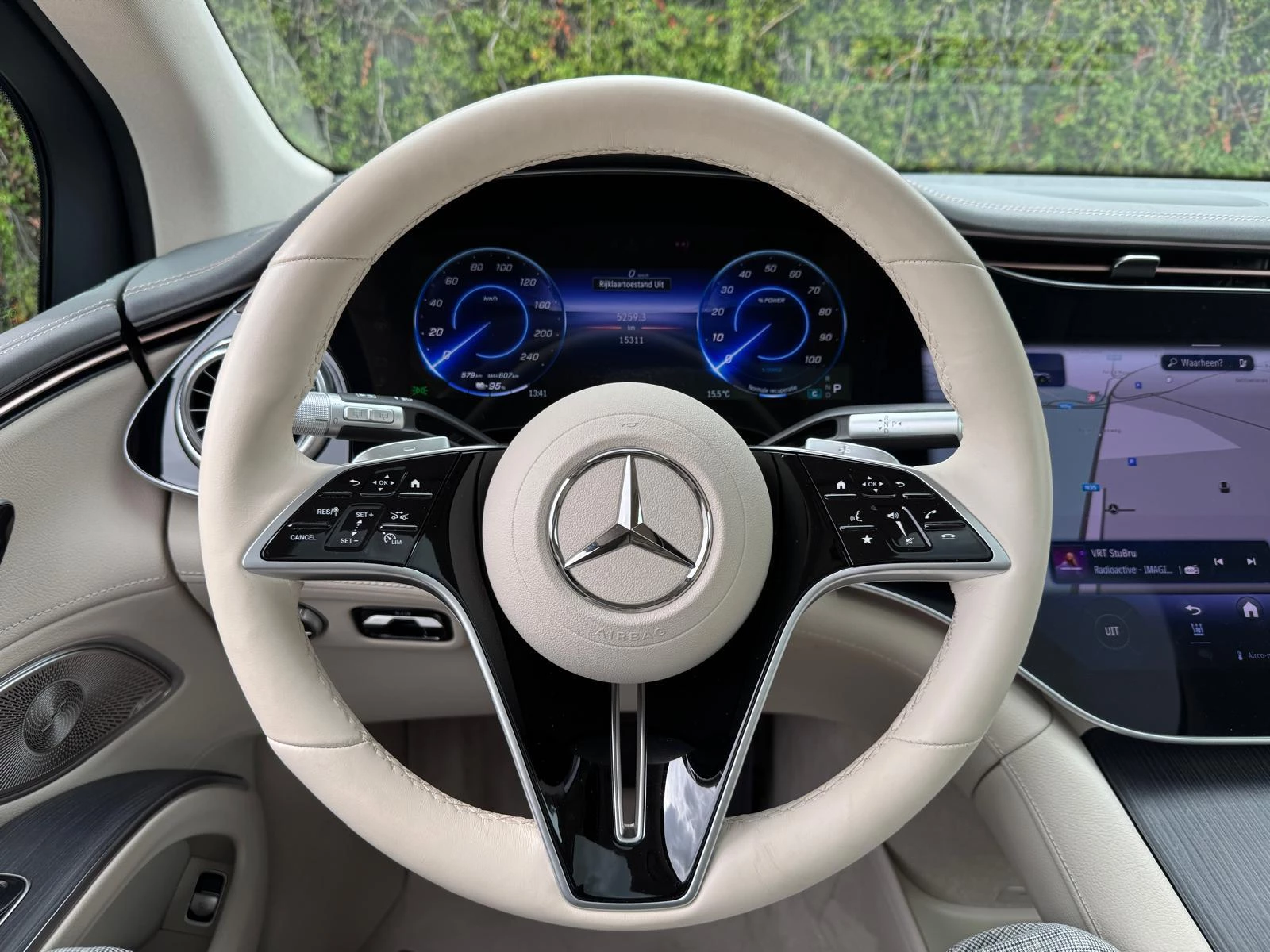 Mercedes-Benz-EQS-image-16