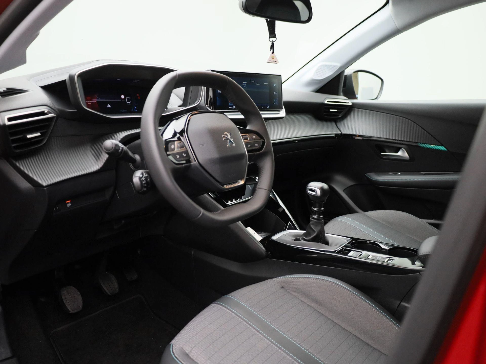 Peugeot 208 - 29