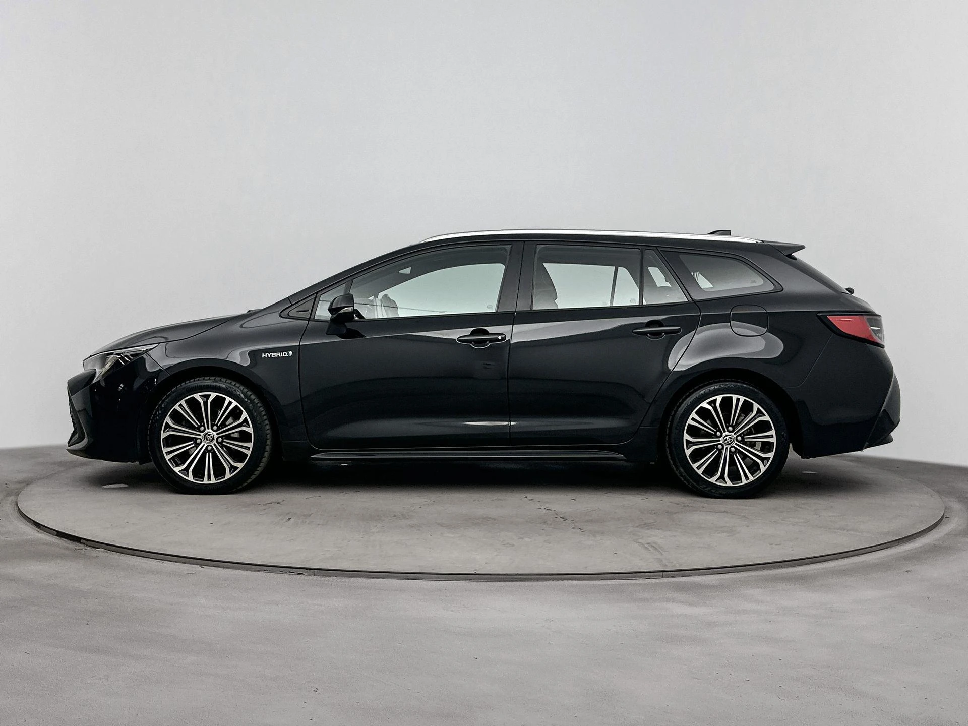 Toyota-Corolla Touring Sports-image-1
