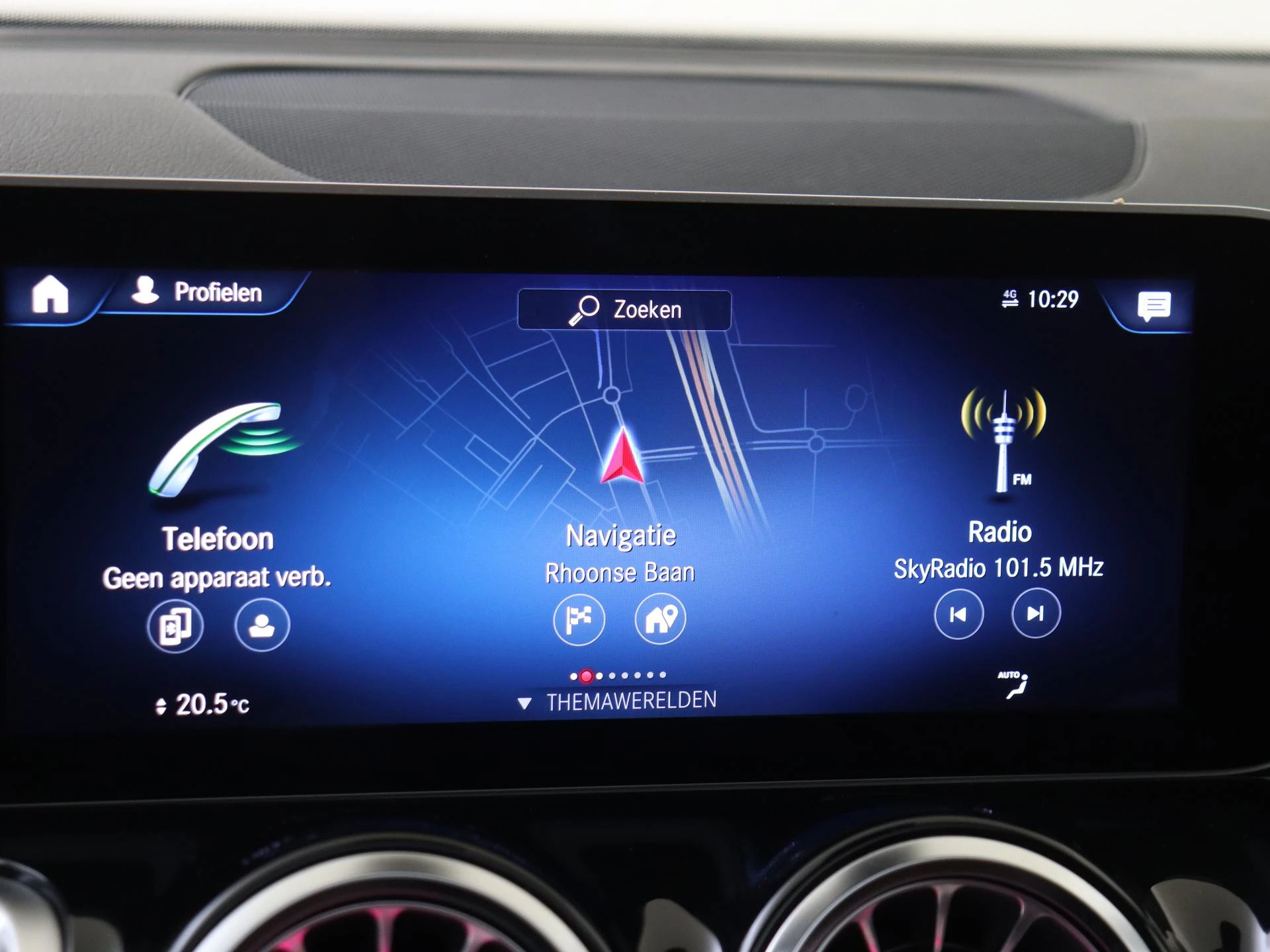 Mercedes-Benz-GLB-image-15