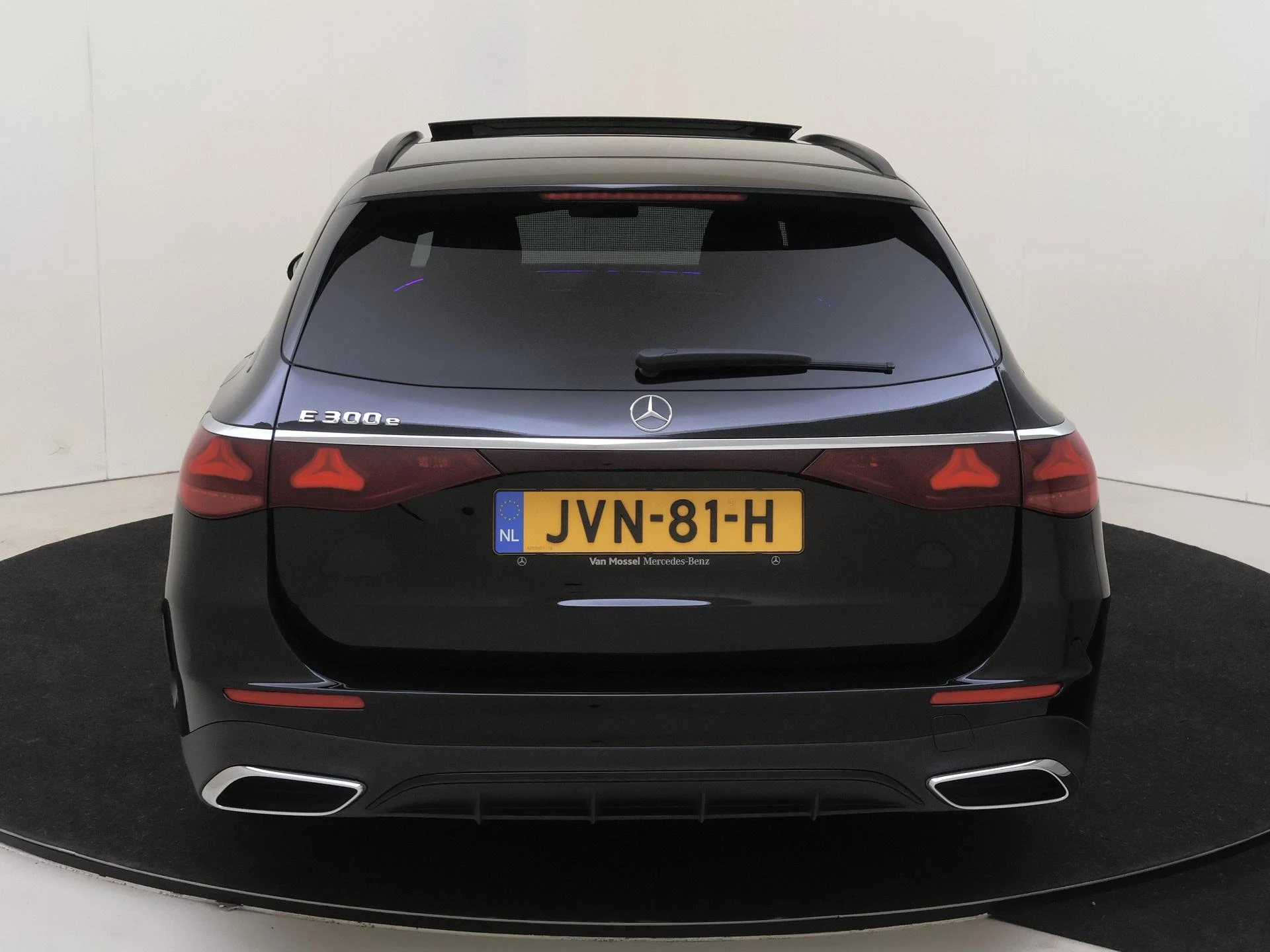 Mercedes-Benz-E-Klasse-image-6