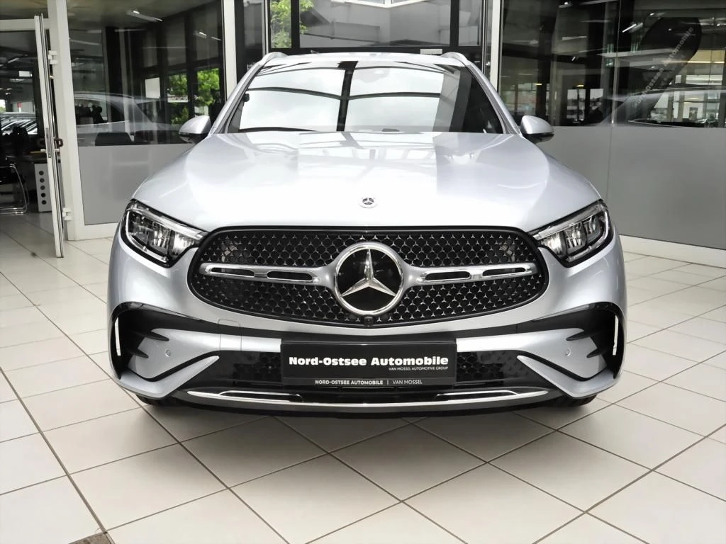 Mercedes-Benz-GLC 300 d-image-3