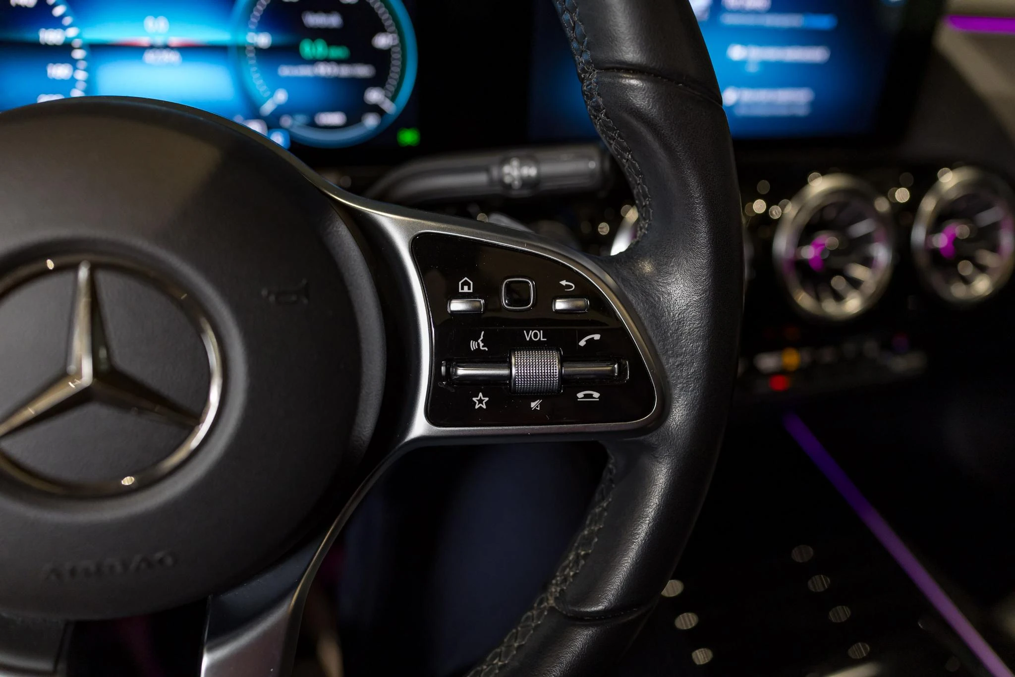 Mercedes-Benz-EQA-image-28