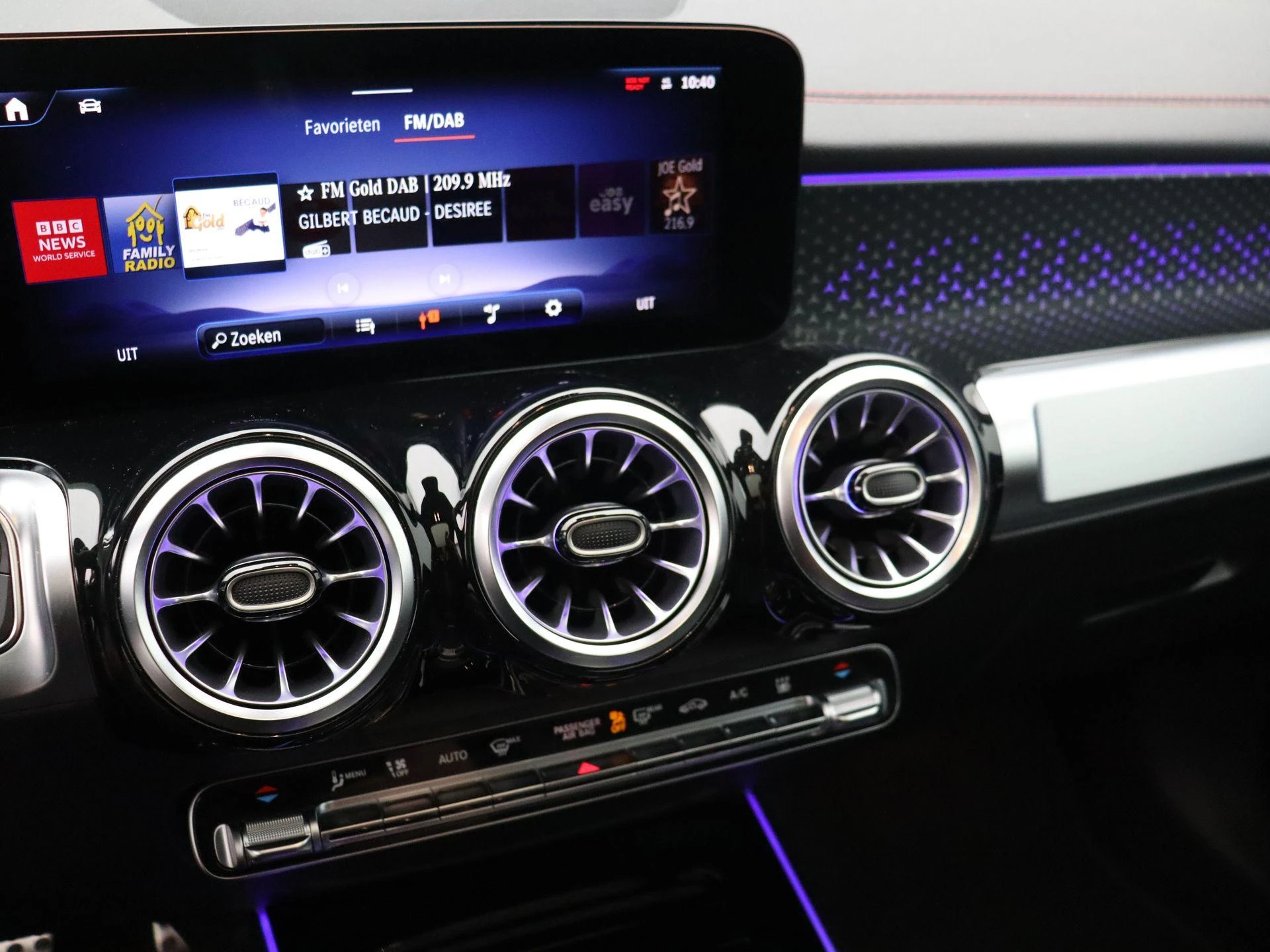 Mercedes-Benz-EQB-image-17