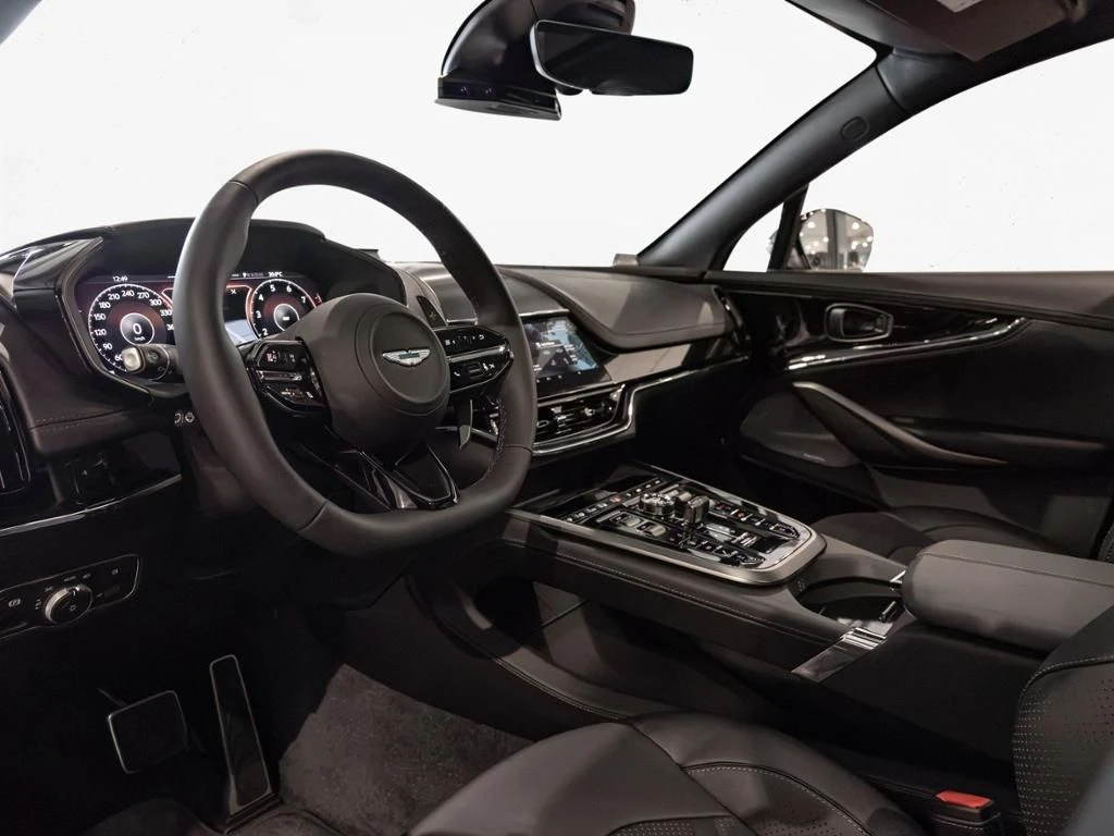 Aston Martin-DBX-image-3