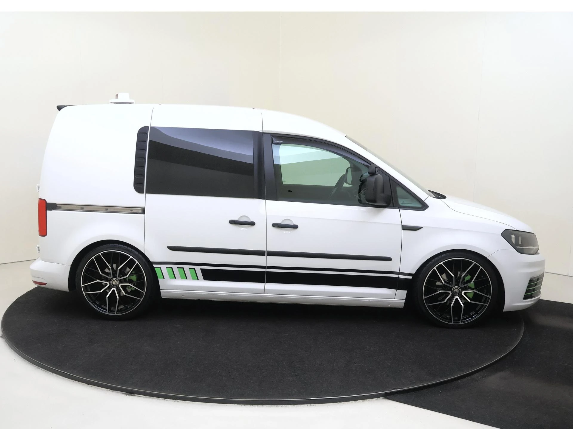 Volkswagen-Caddy-image-8