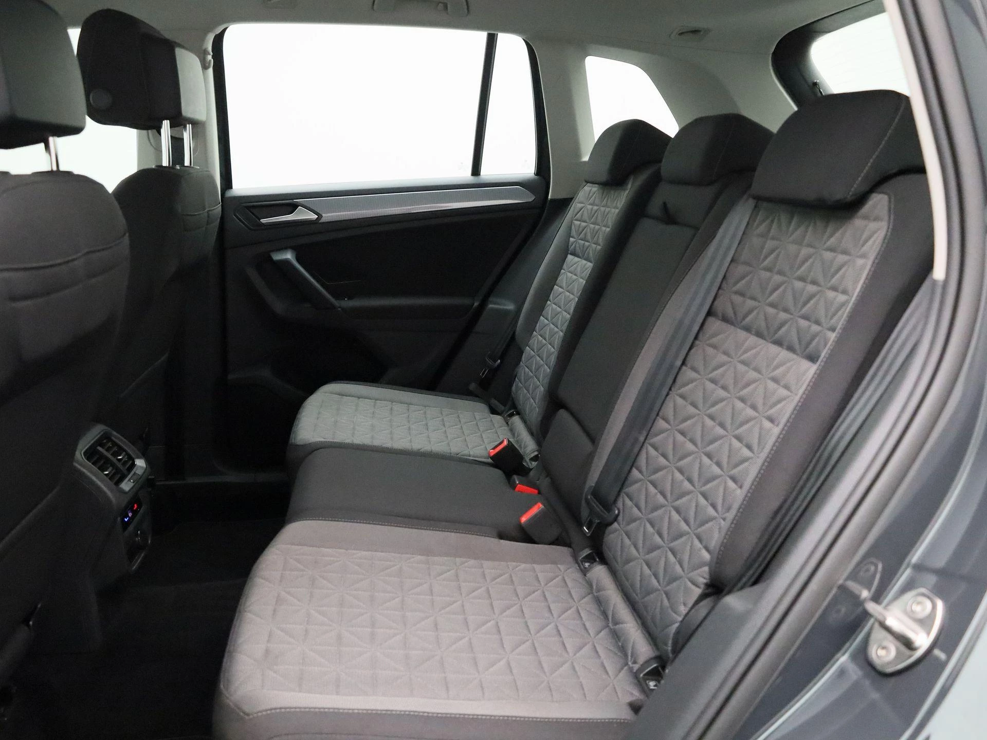 Volkswagen-Tiguan-image-10