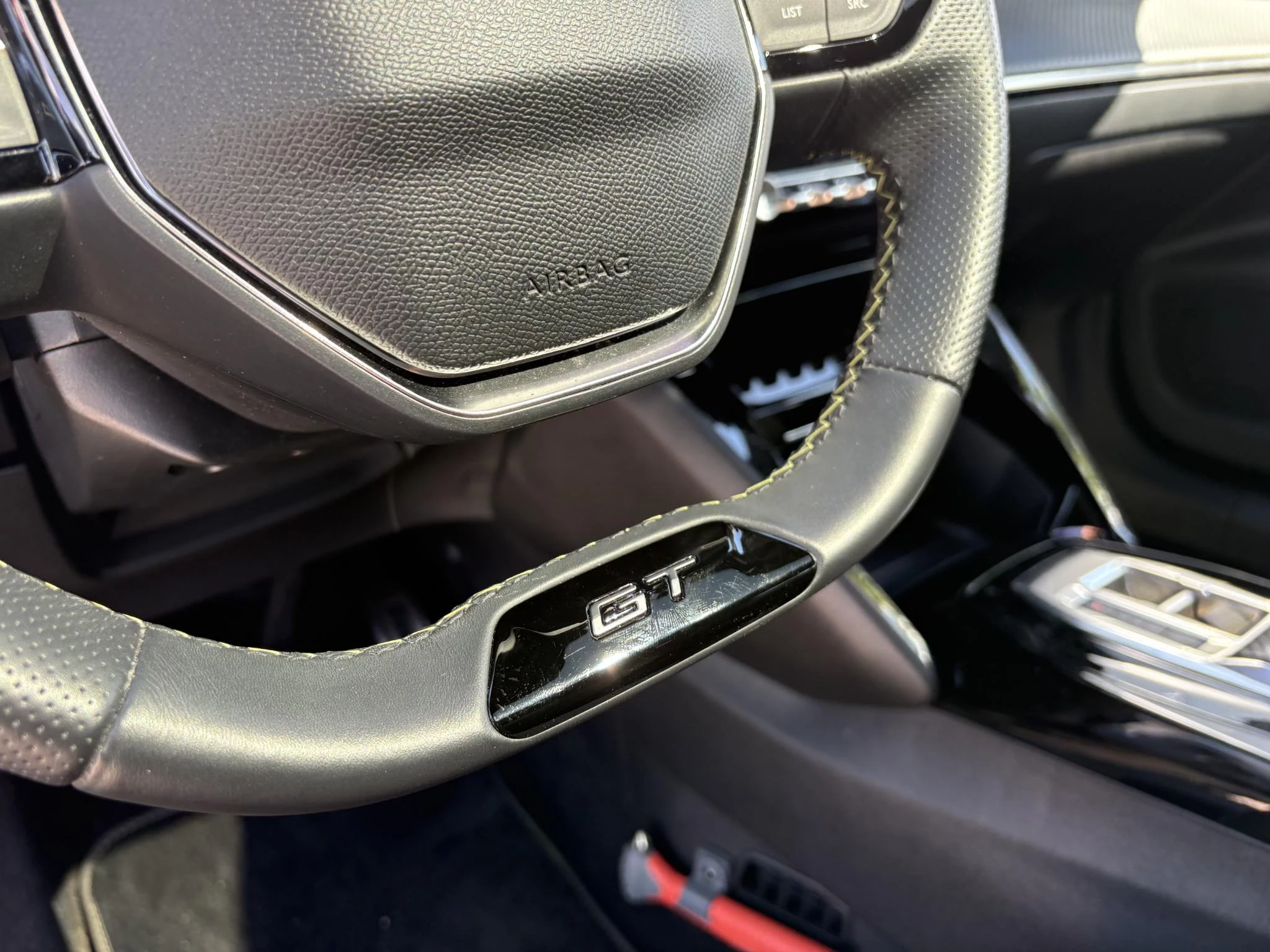 Peugeot-e-2008-image-12