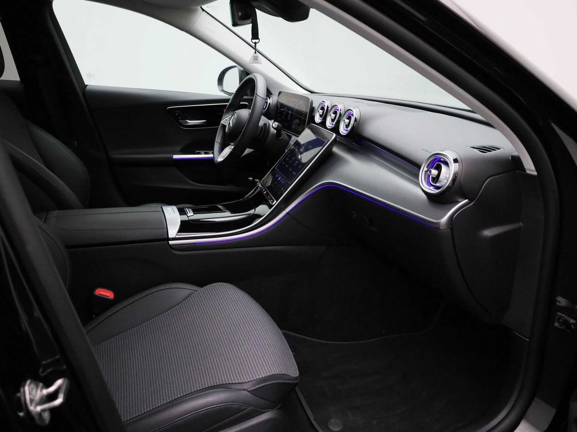 Mercedes-Benz-C-Klasse-image-28