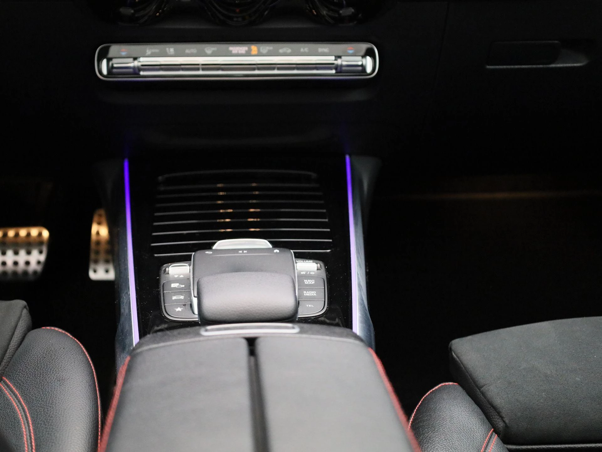 Mercedes-Benz-GLB-image-9