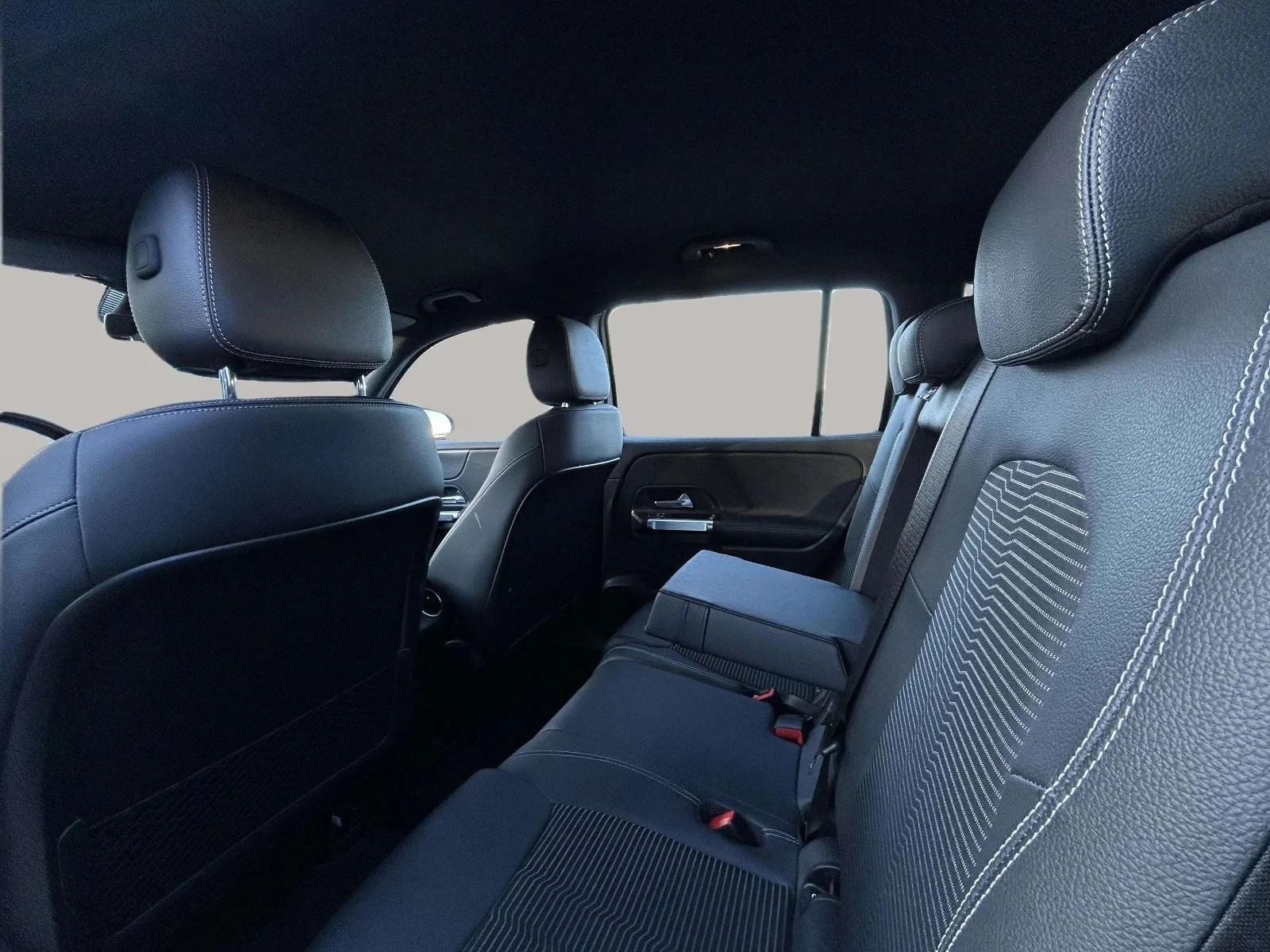 Mercedes-Benz-EQB-image-14