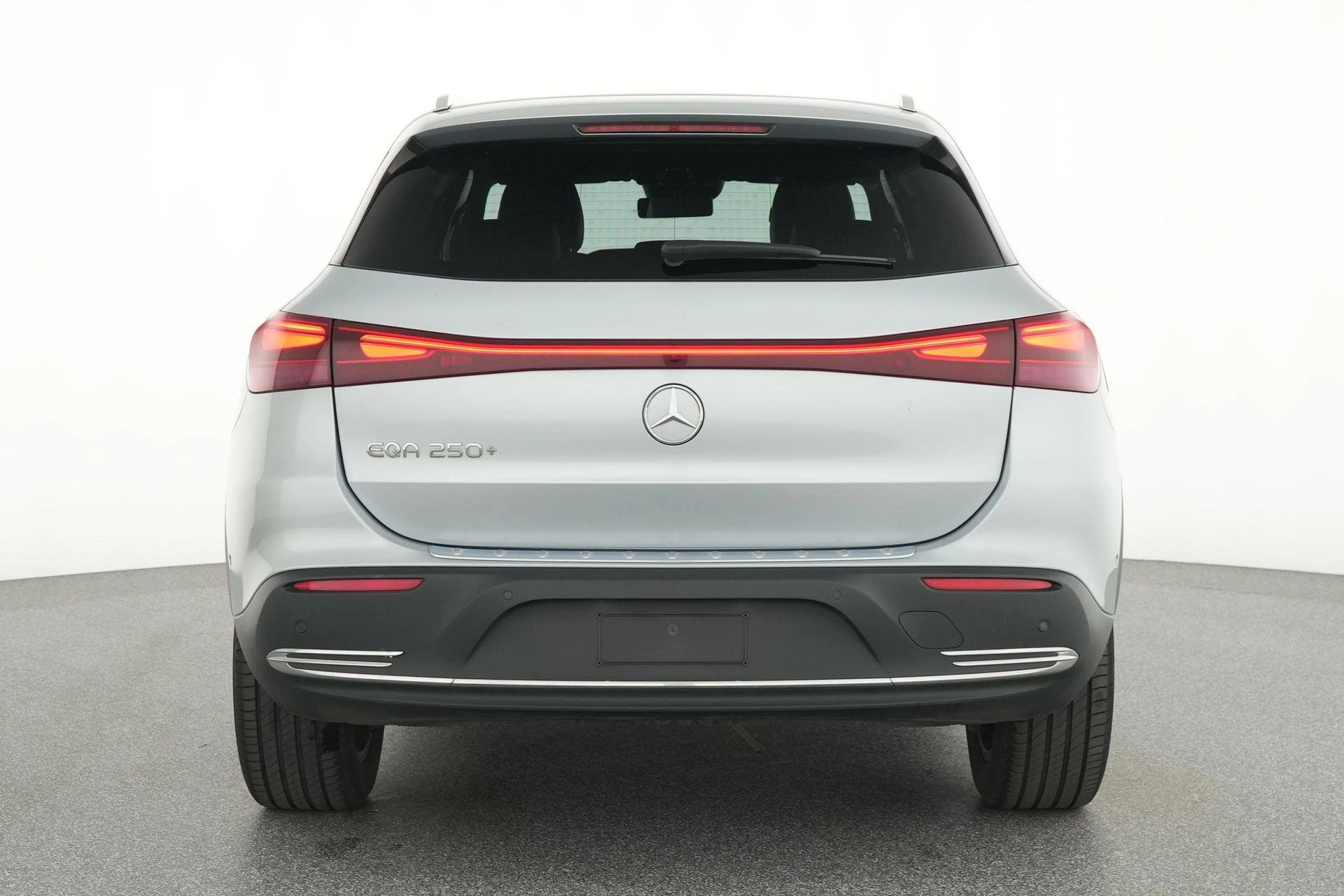 Mercedes-Benz EQA 250+ Business Line + CARPLAY + LED + CAMERA +