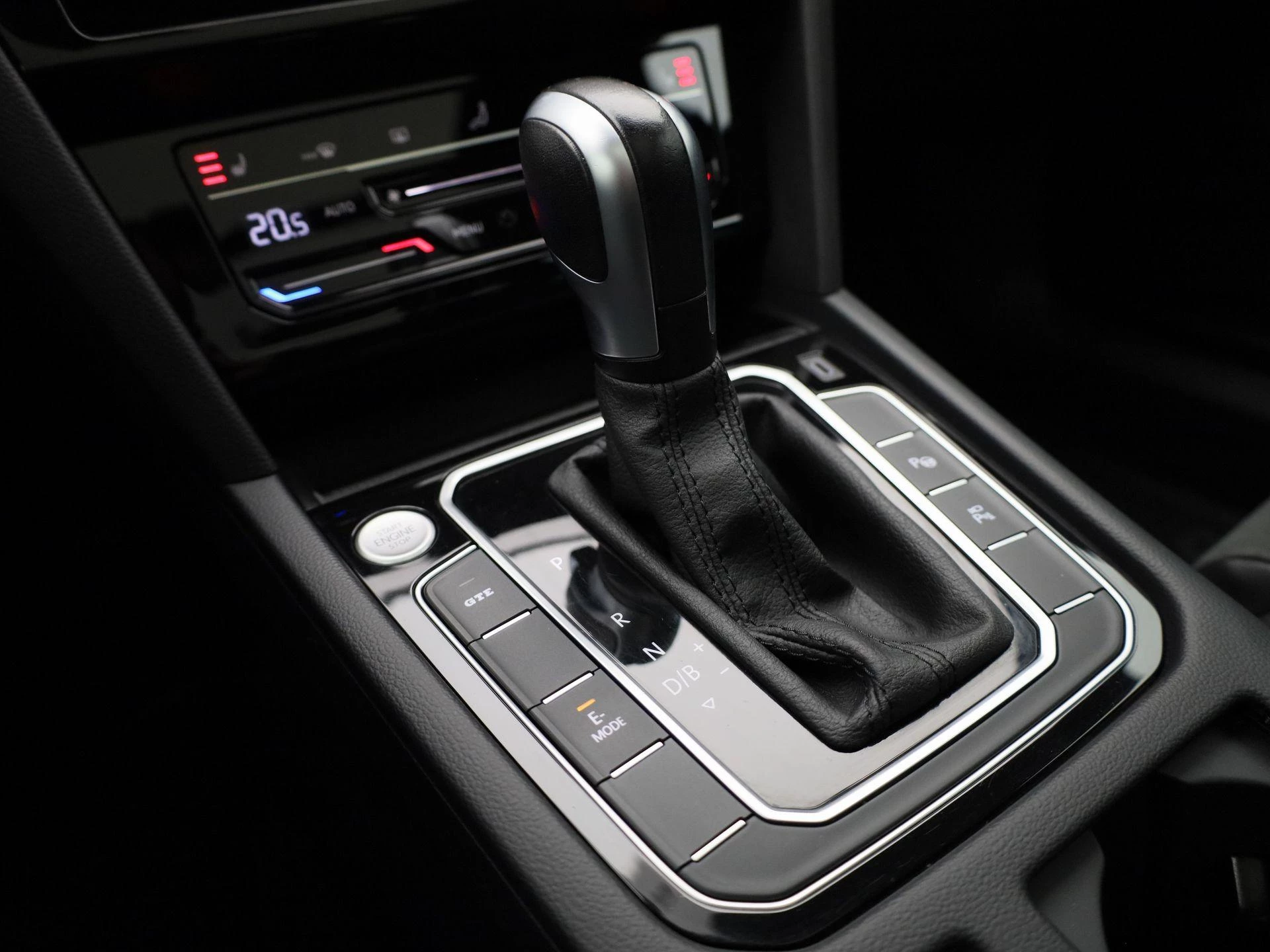 Volkswagen-Passat-image-18