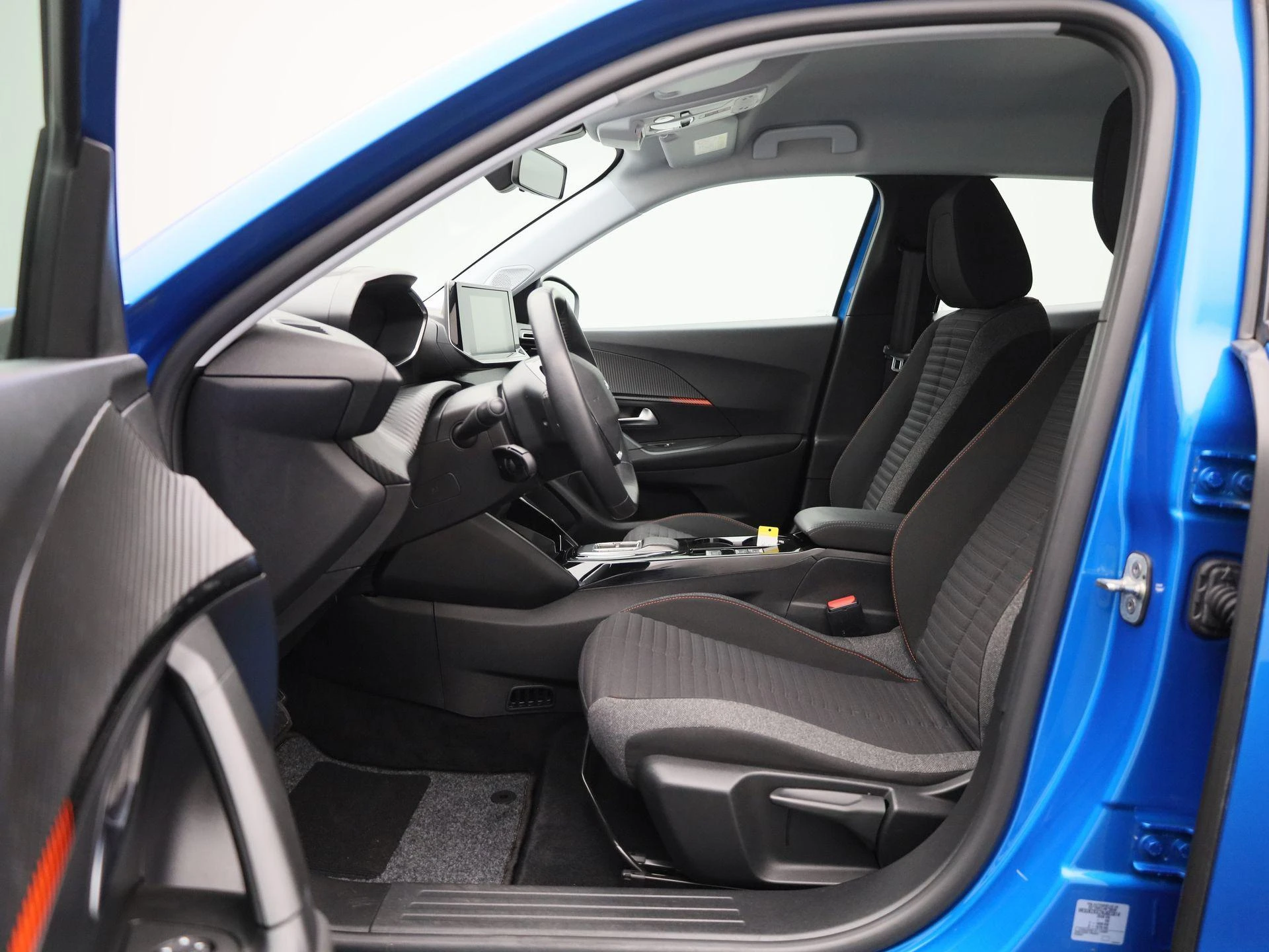 Peugeot-e-2008-image-10