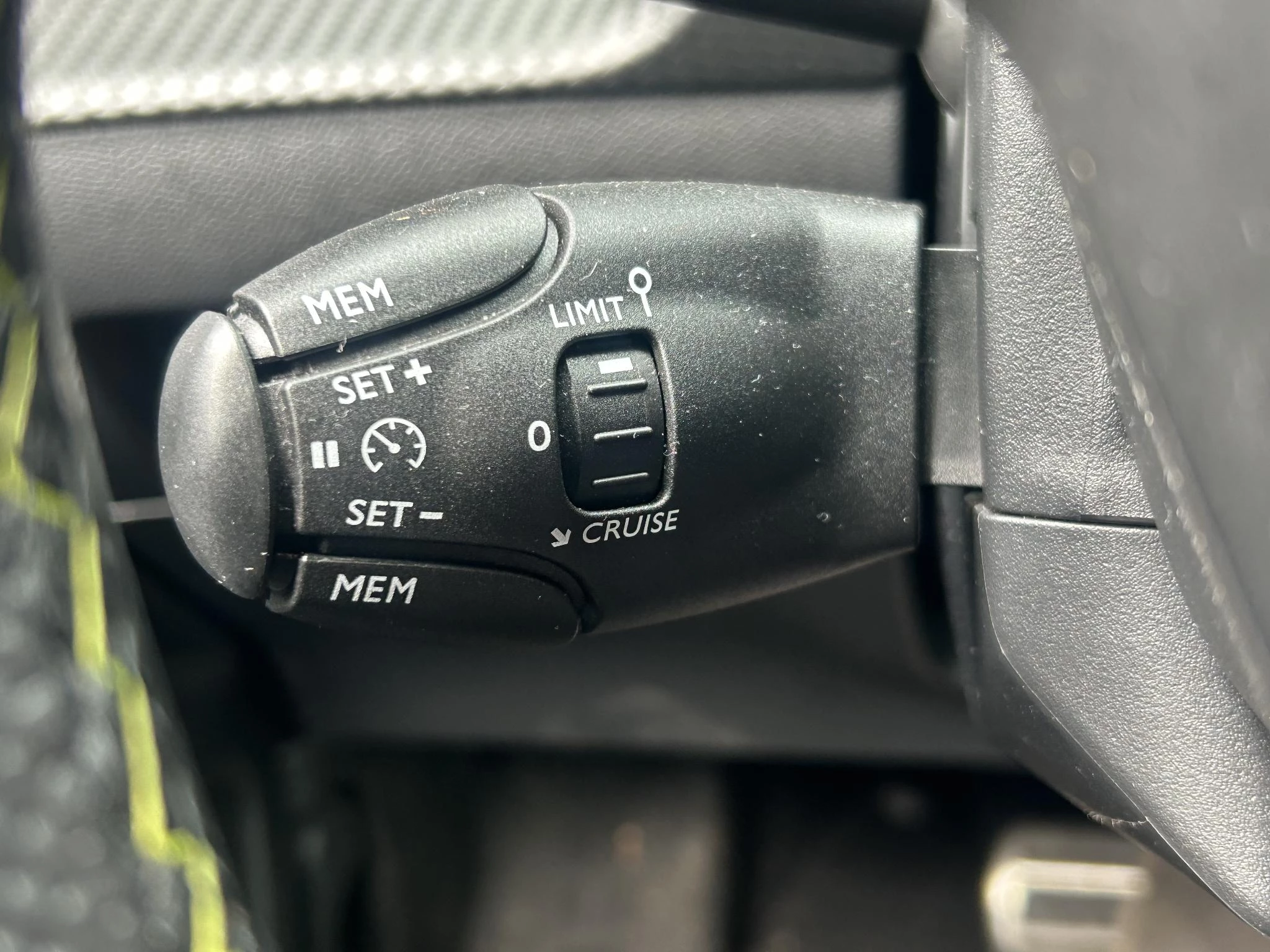 Peugeot-e-2008-image-18