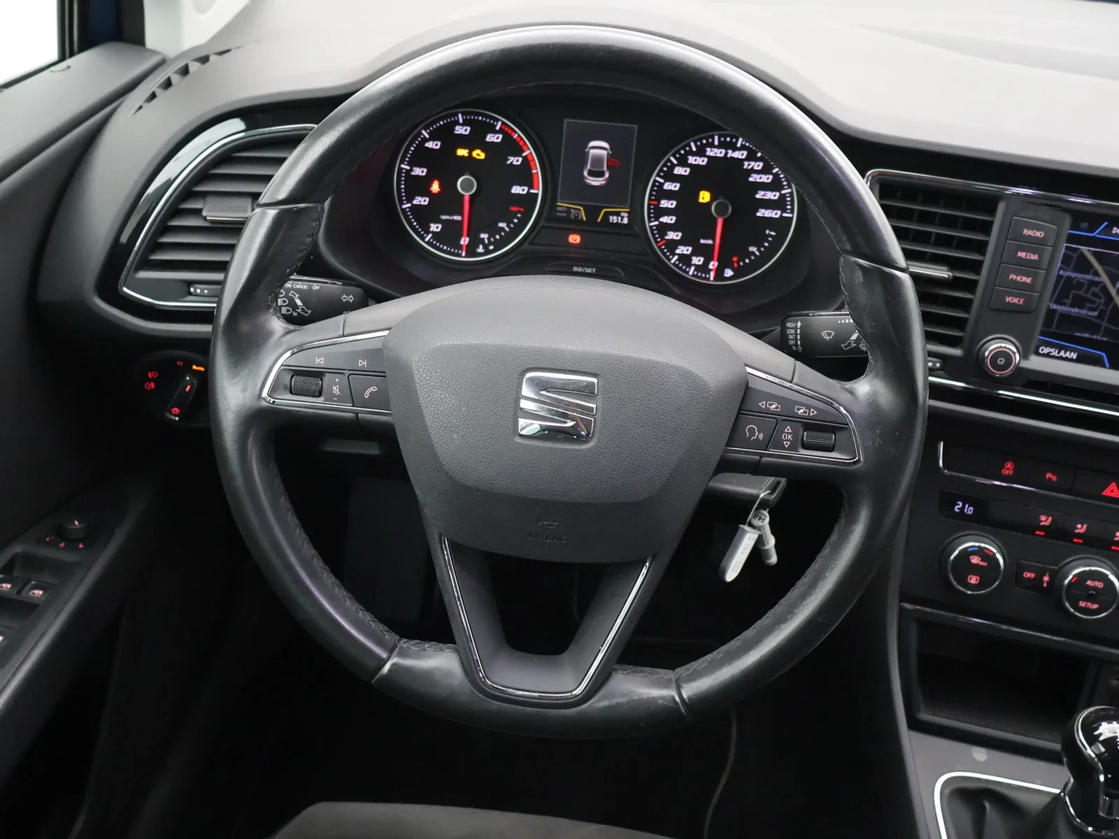 SEAT Leon Leon TSI 110PK *LEDER*ALCANTARA*CRUISE*NAVI*PDC*DAB RADIO*BLTH*...*
