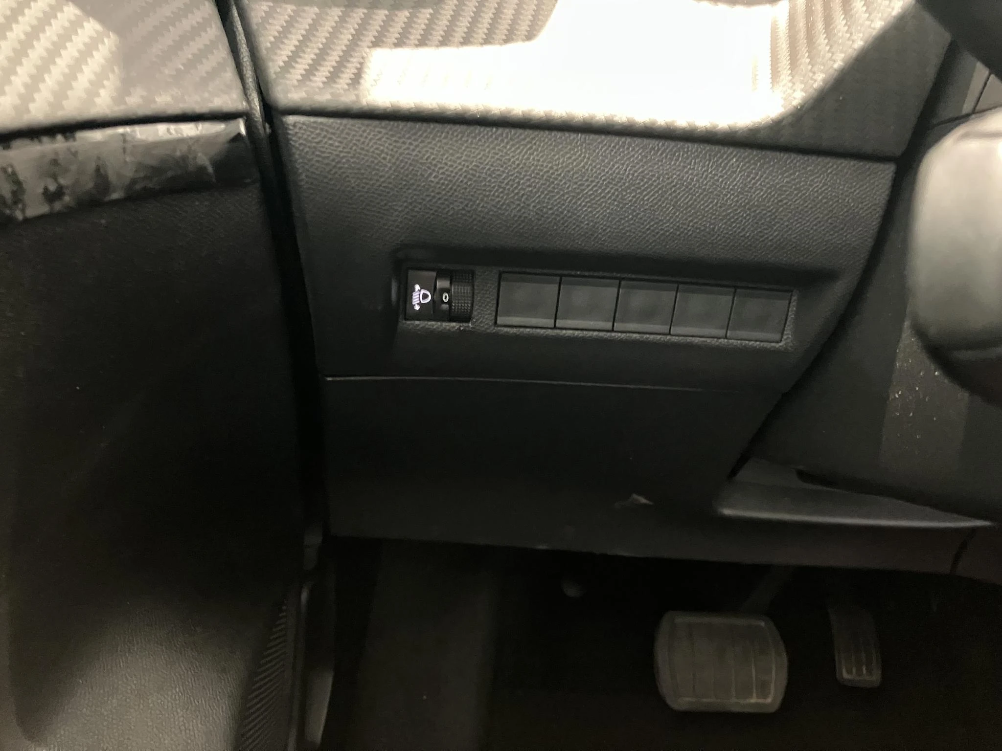 Peugeot-208-image-23
