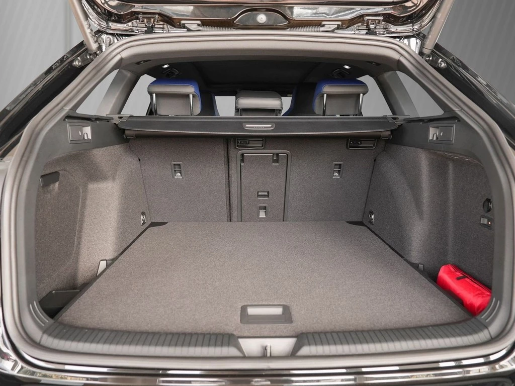 Volkswagen Golf VIII Variant 2.0 TSI 245 kW 4Motion R AHK