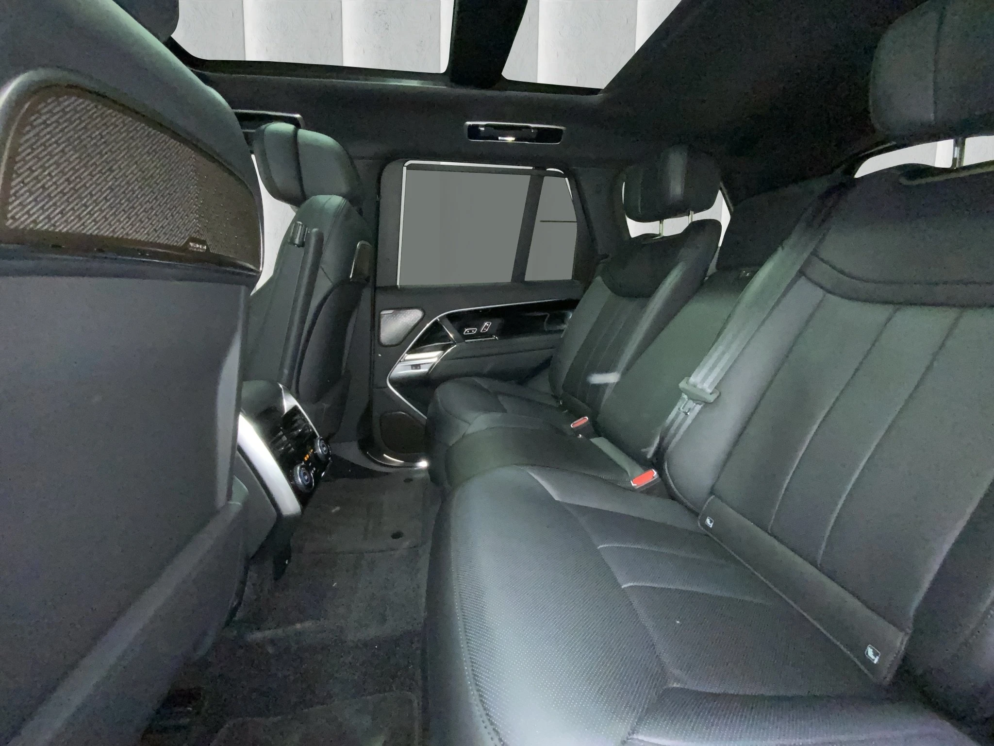 Land Rover-Range Rover-image-7