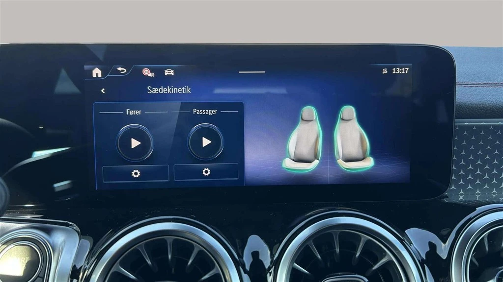 Mercedes-Benz-EQB-image-14