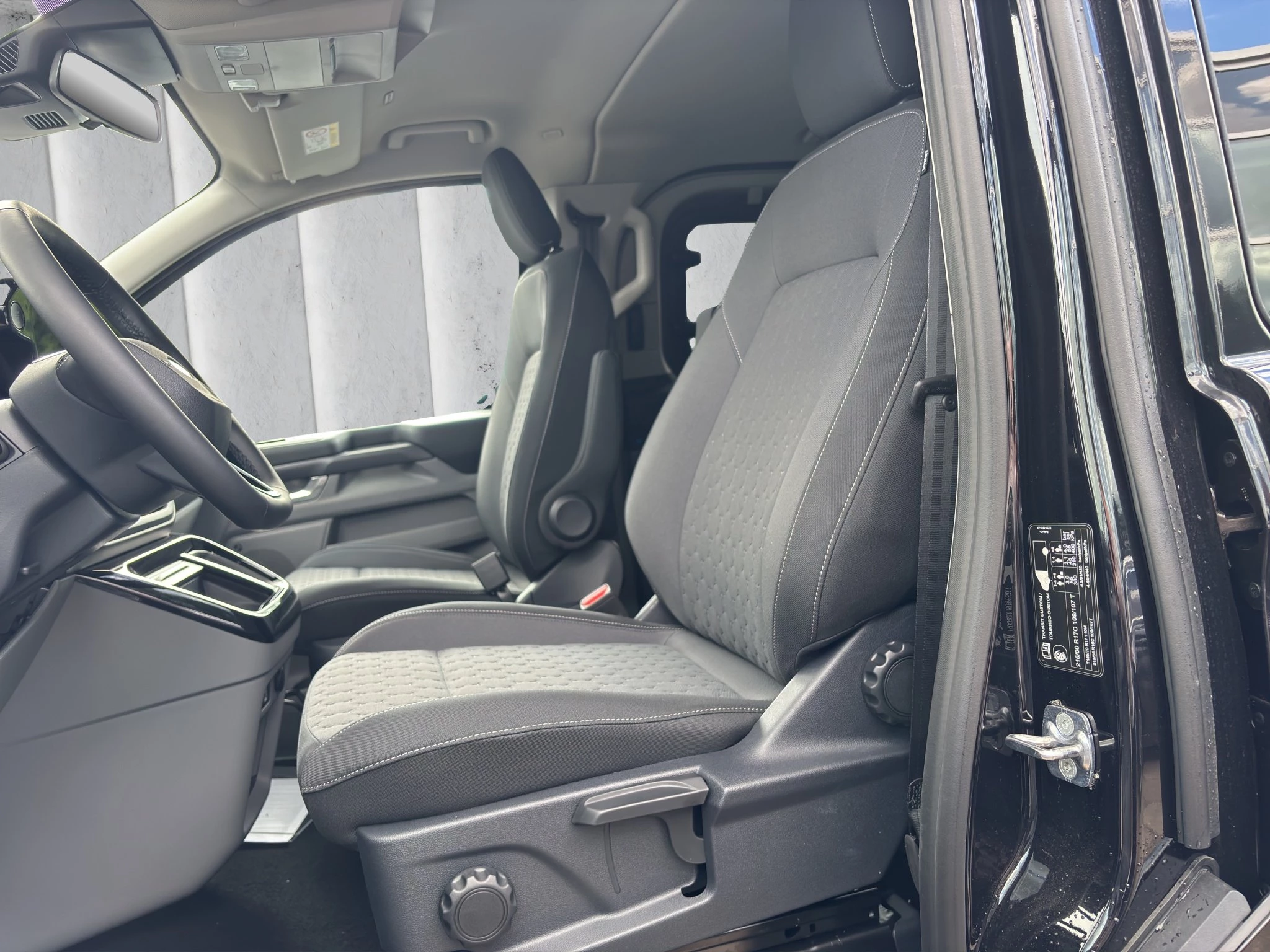 Ford Tourneo Custom Titanium 2.0 EcoBlue 125kW 320 L1 Auto FWD Van. 4-türig