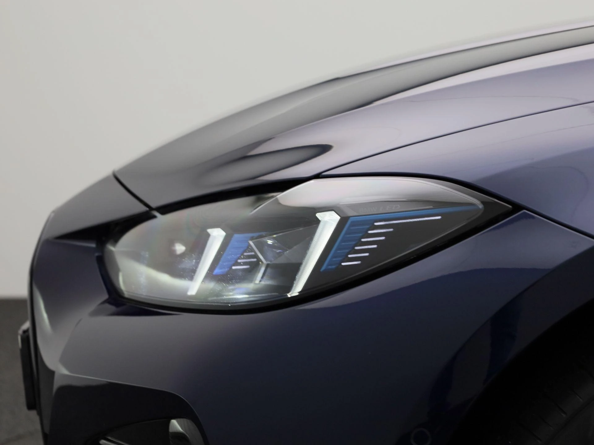 BMW-i4-image-16