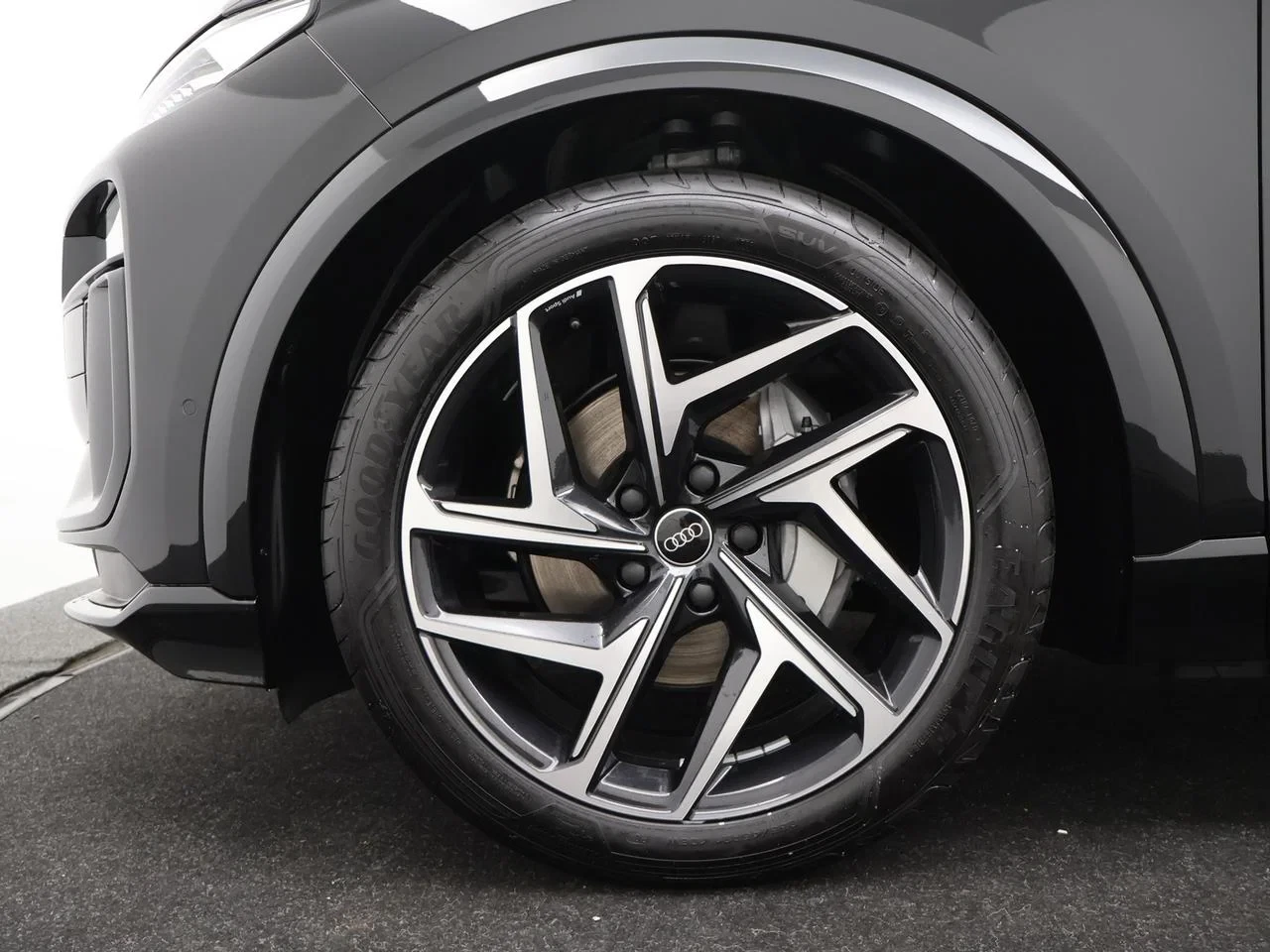 Audi-Q6 e-tron-image-7