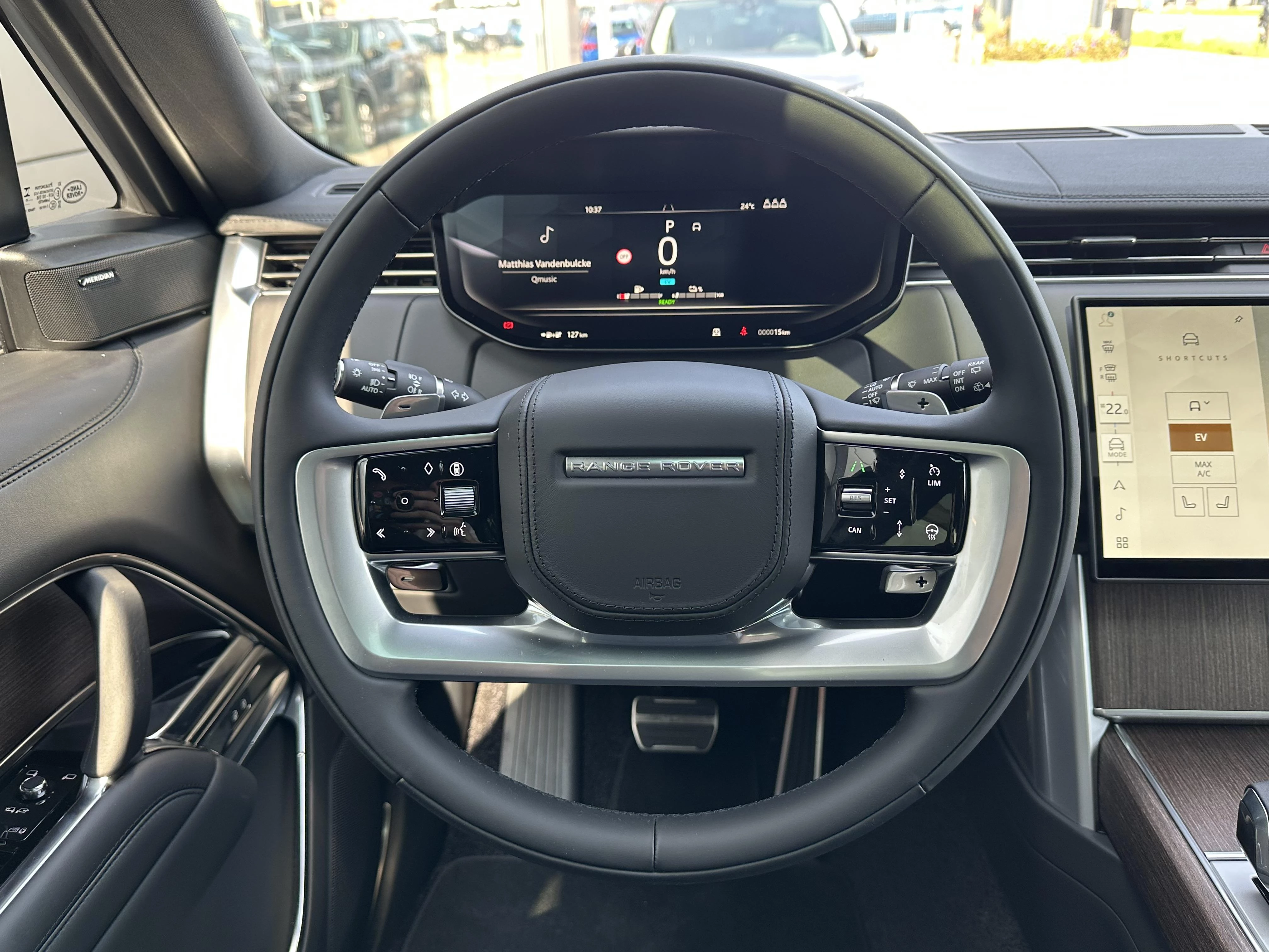 Land Rover-Range Rover-image-14