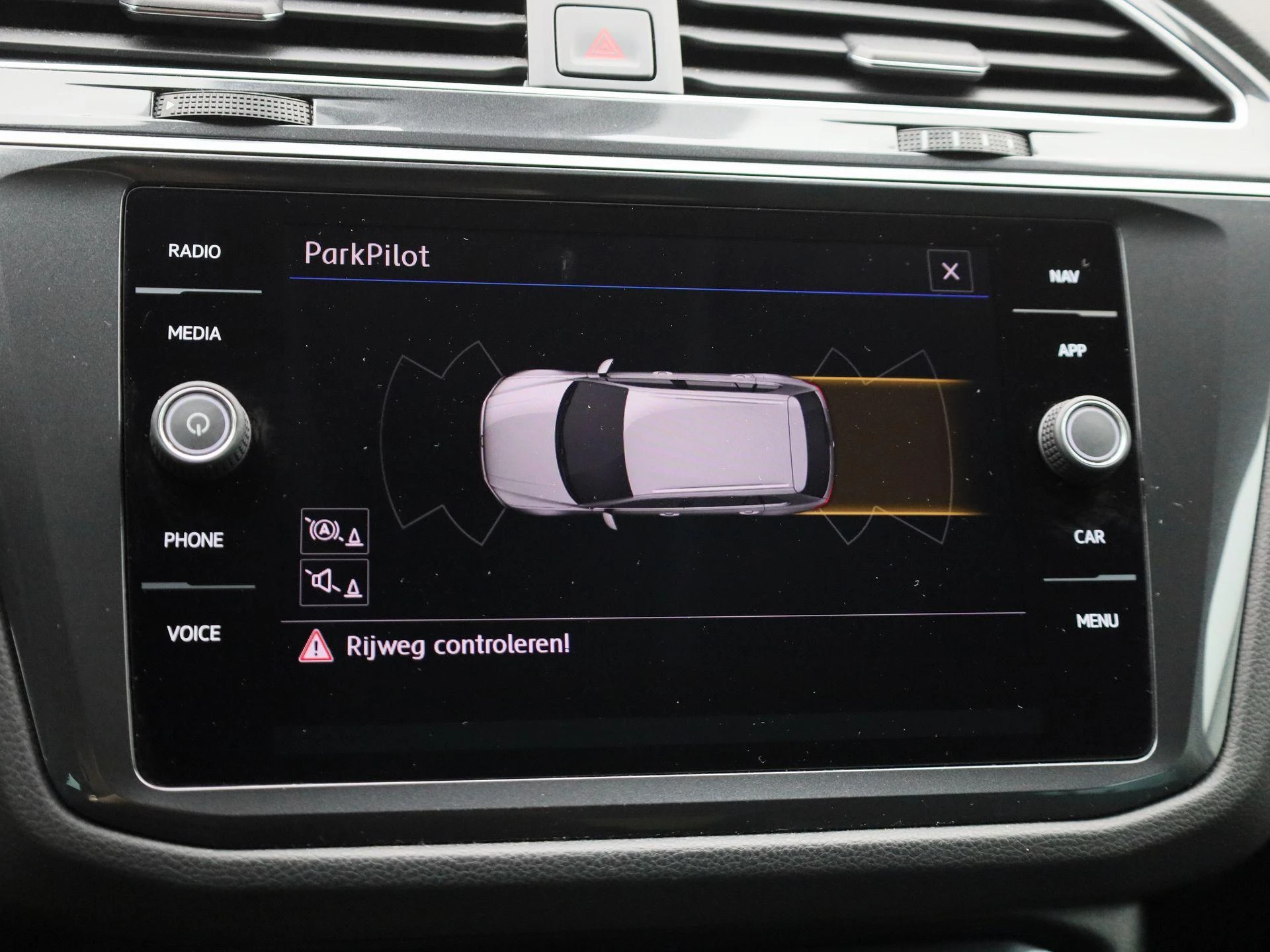 Volkswagen-Tiguan-image-26