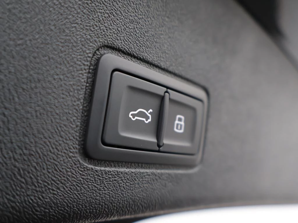 Audi Q3 Sportback e-hybrid Audi Q3 Sportback Corporate S e-hybrid AUTOMAAT 268PK *DEMO*