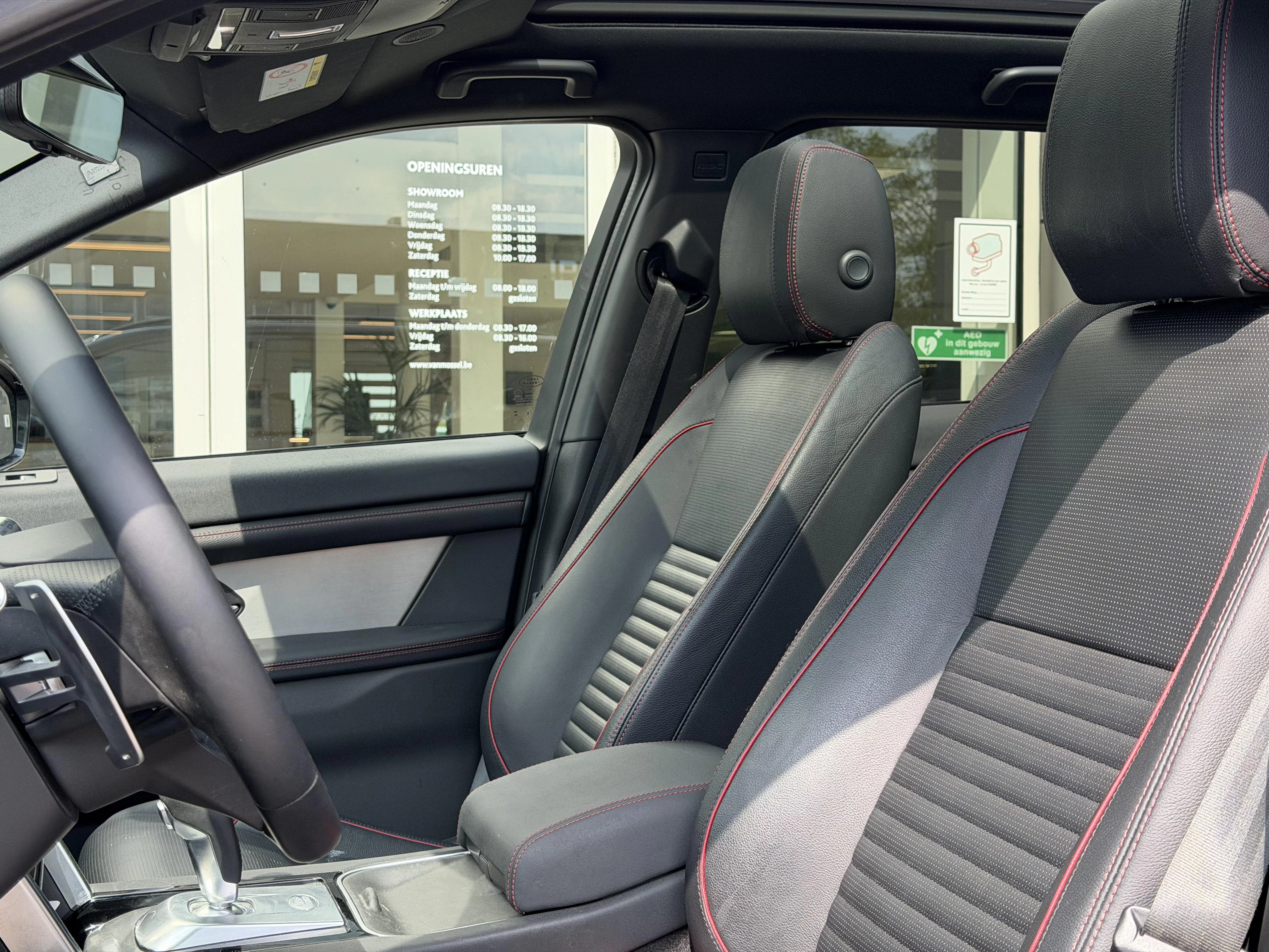 Land Rover-Discovery Sport-image-3