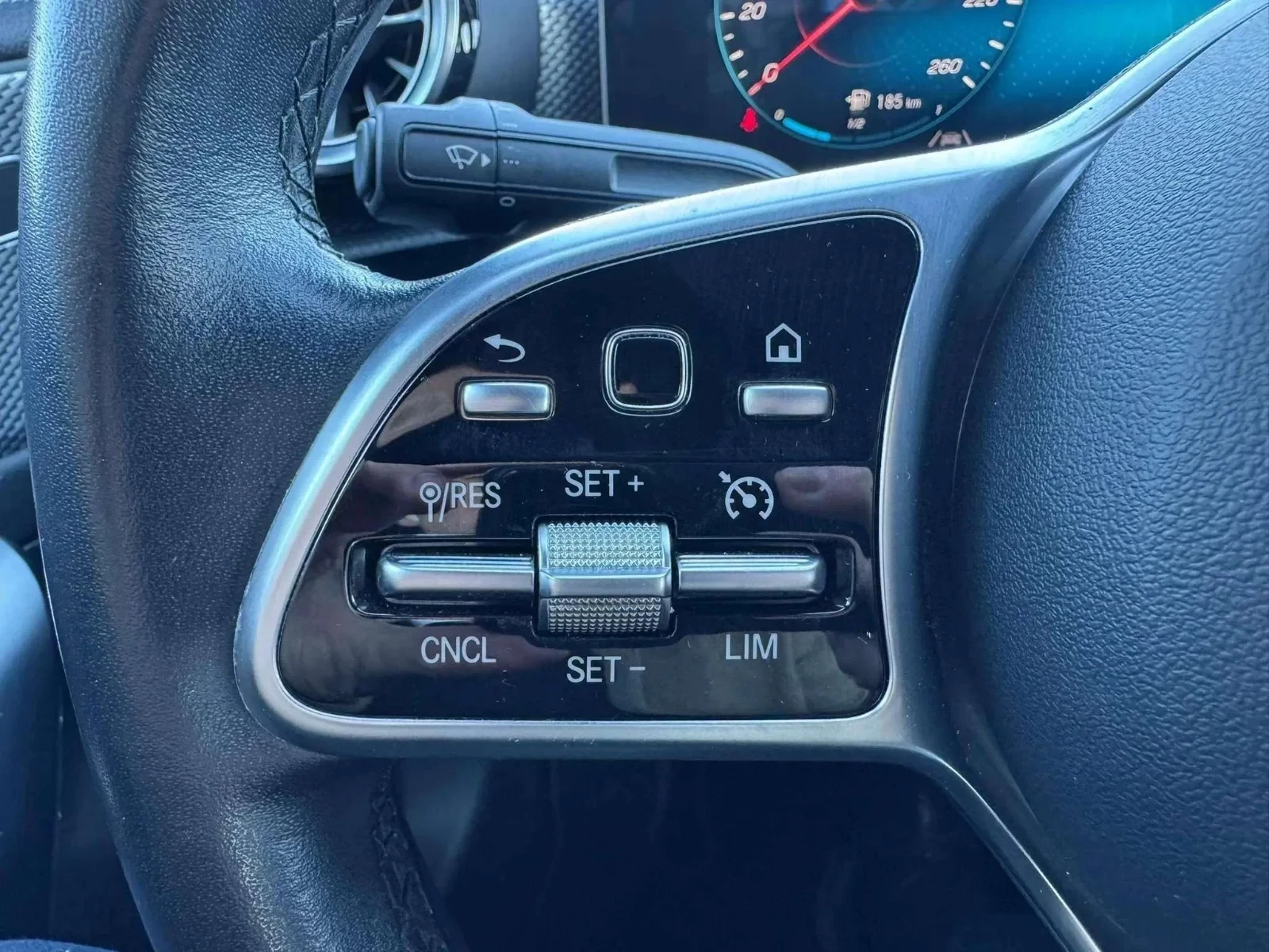 Mercedes-Benz-CLA-image-20