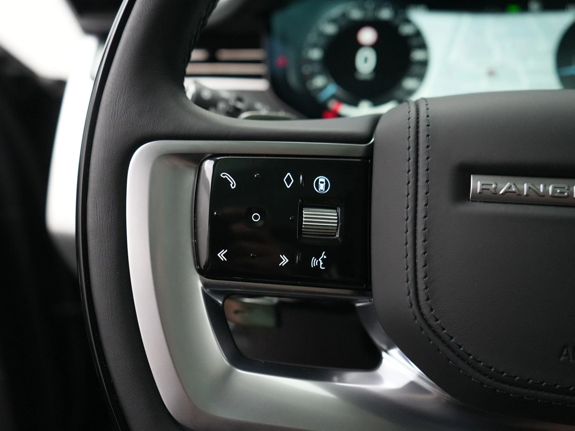 Land Rover-Range Rover-image-15
