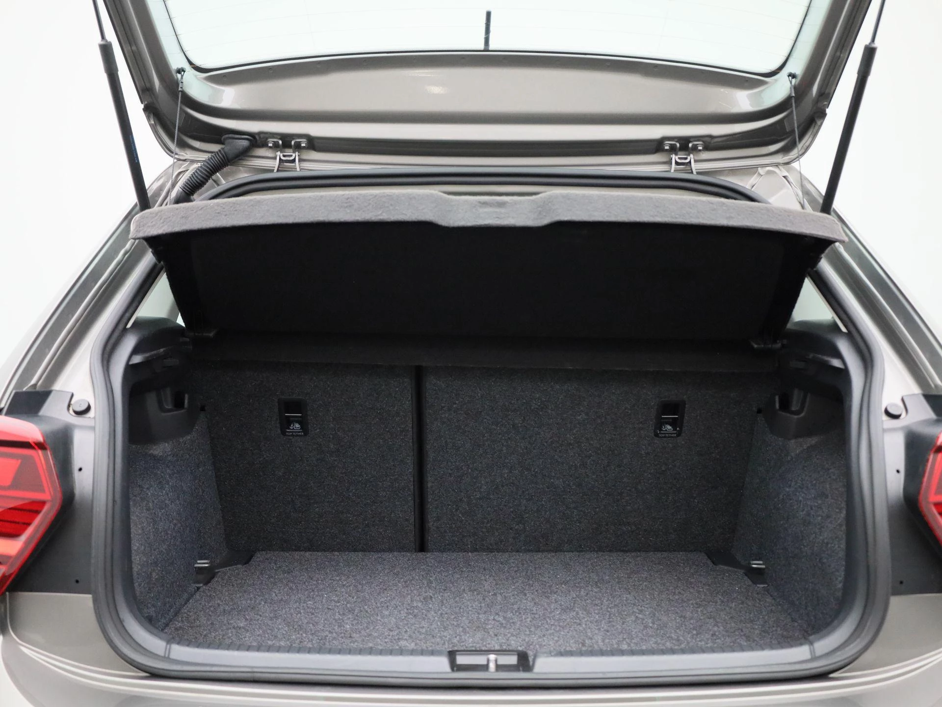 Volkswagen-Polo-image-13