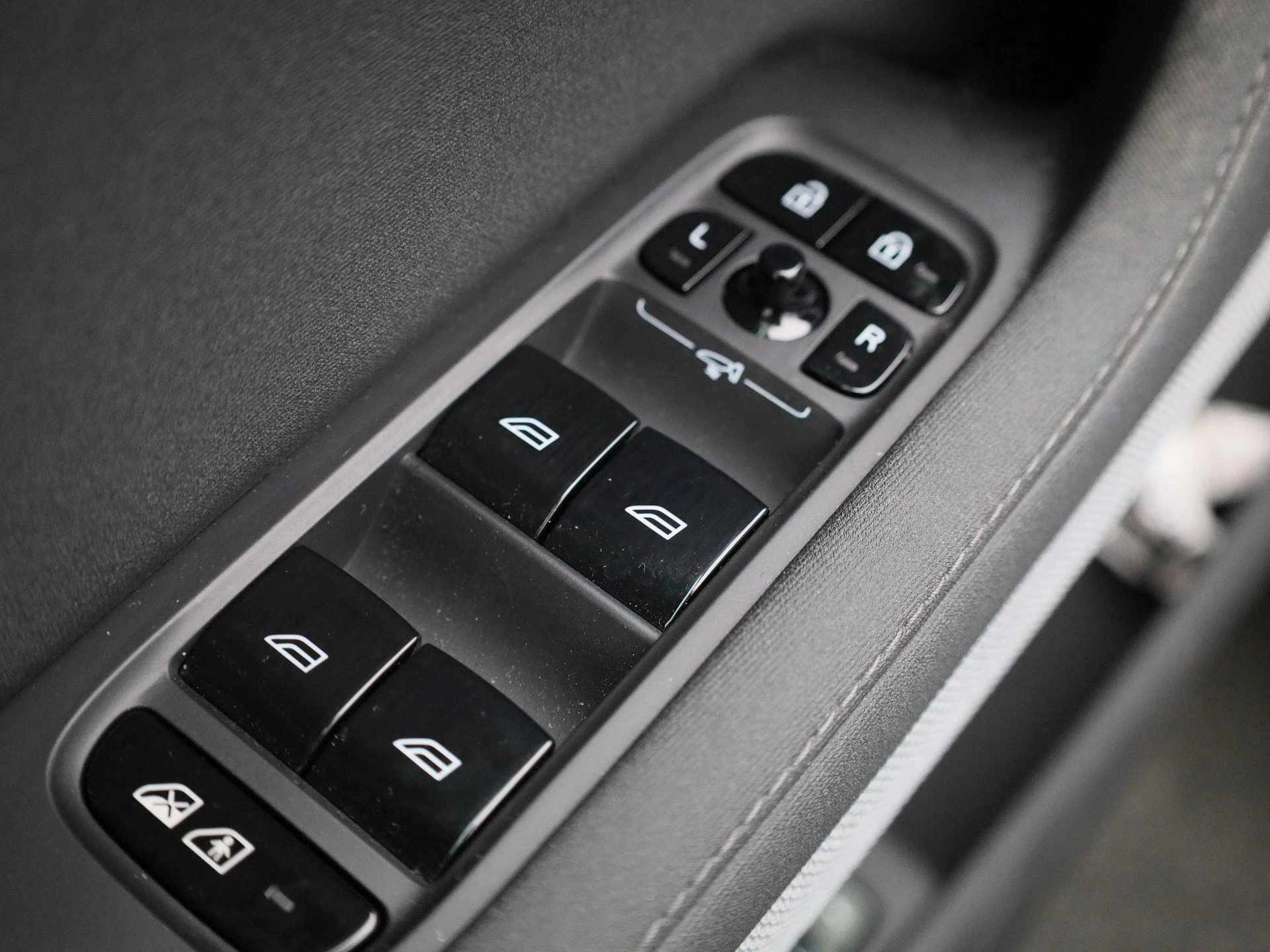 Polestar-2-image-33