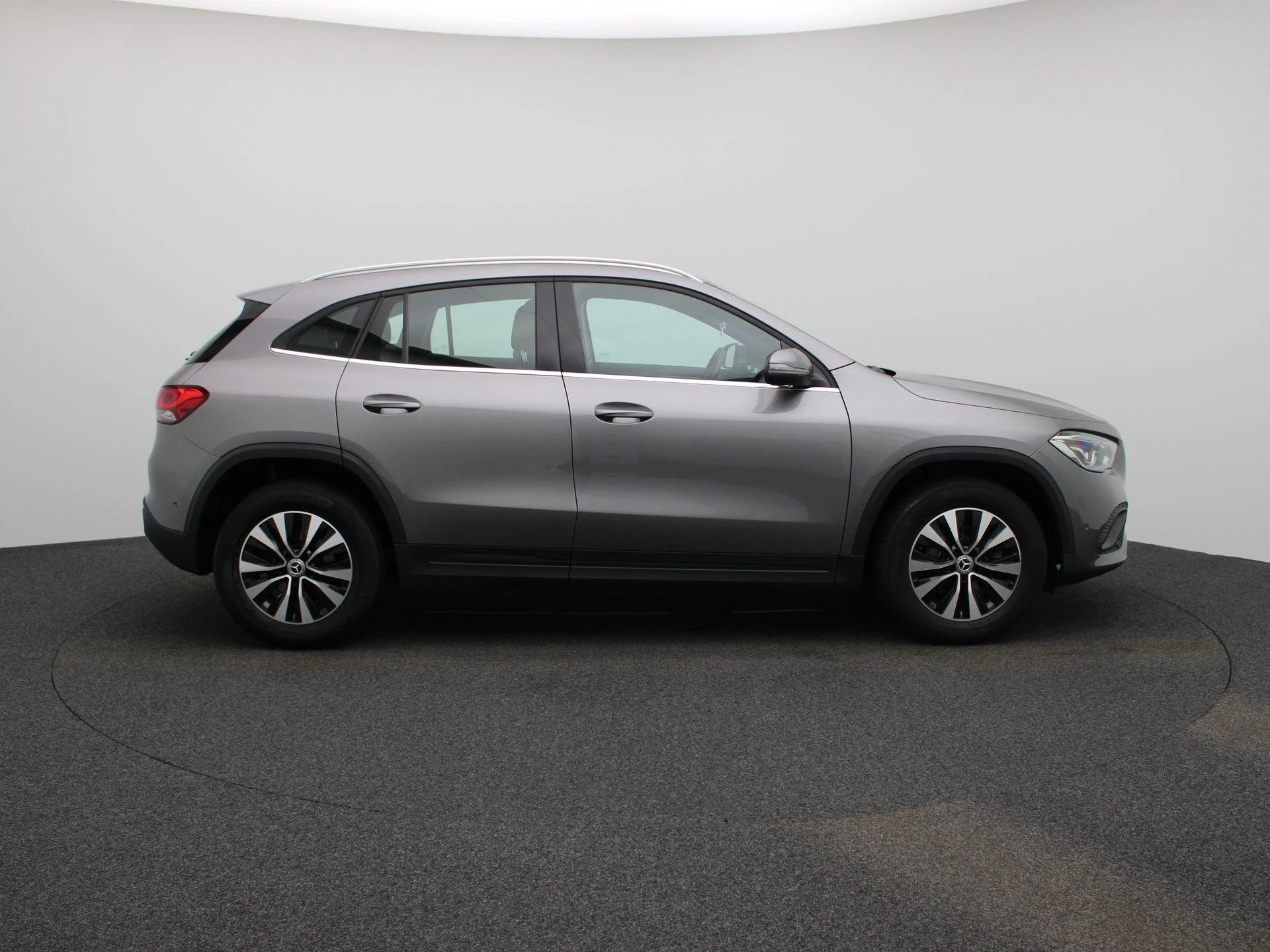 Mercedes-Benz-GLA-image-5