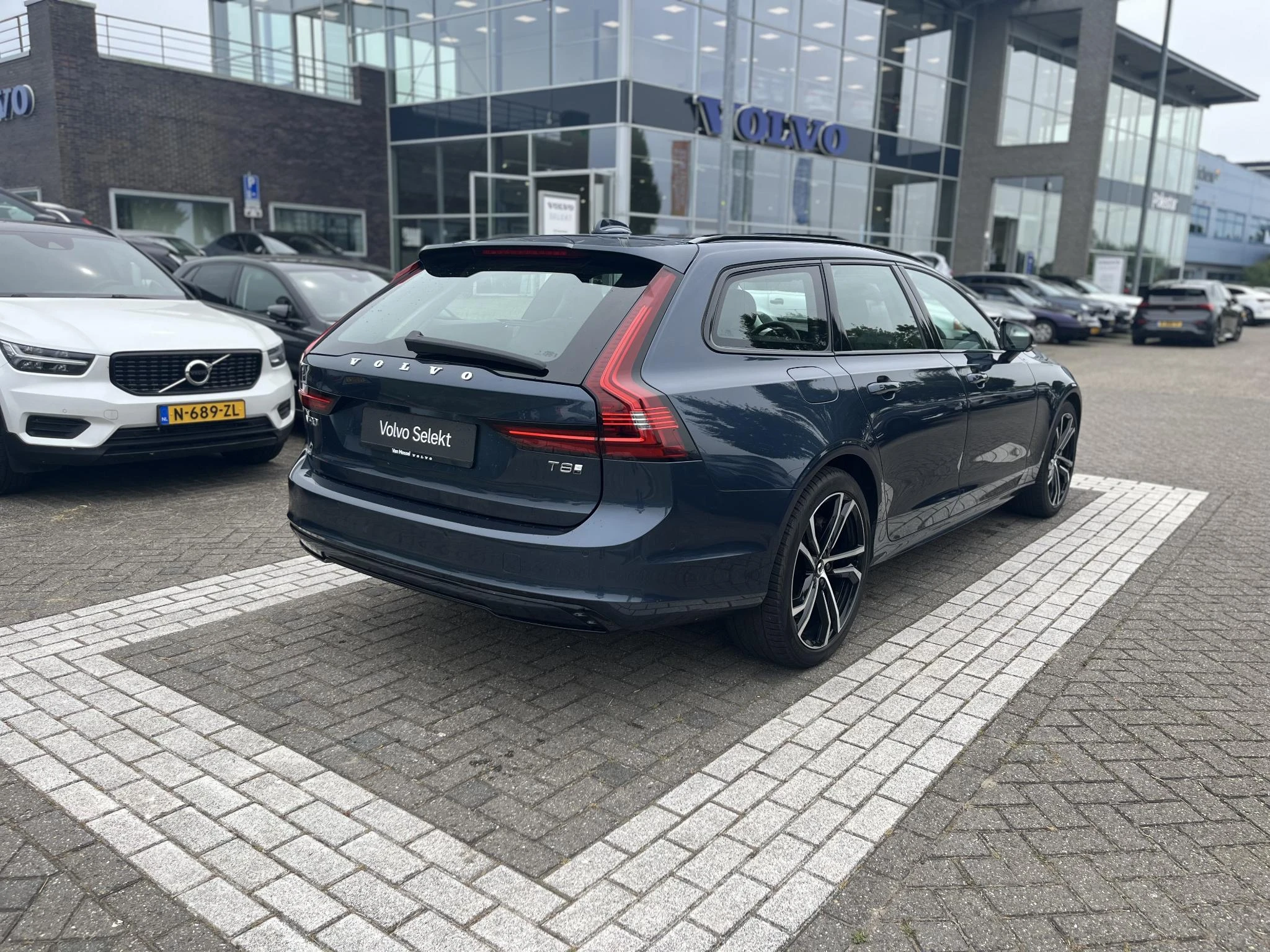 Volvo-V90-image-16