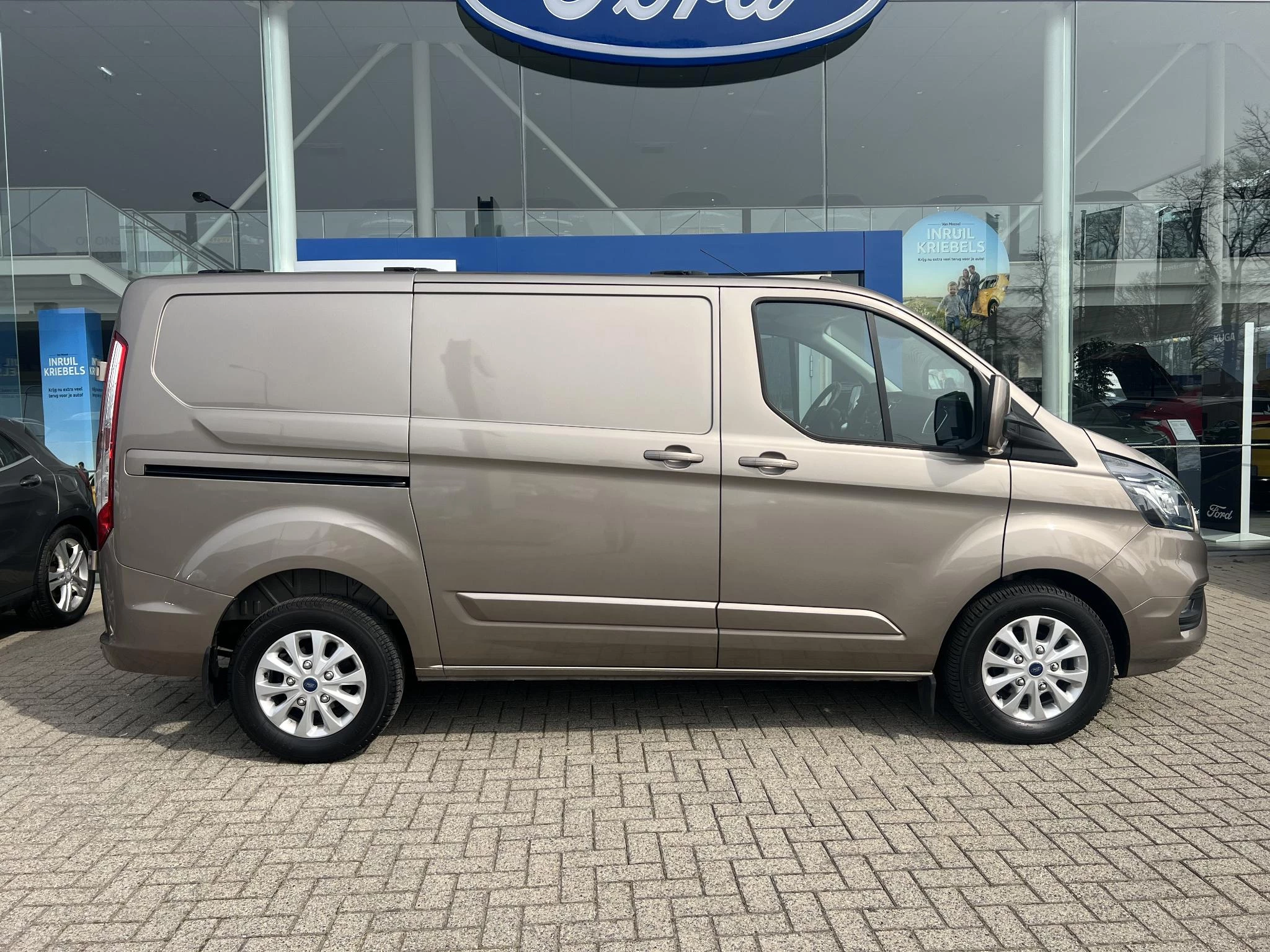 Ford-Transit Custom-image-5