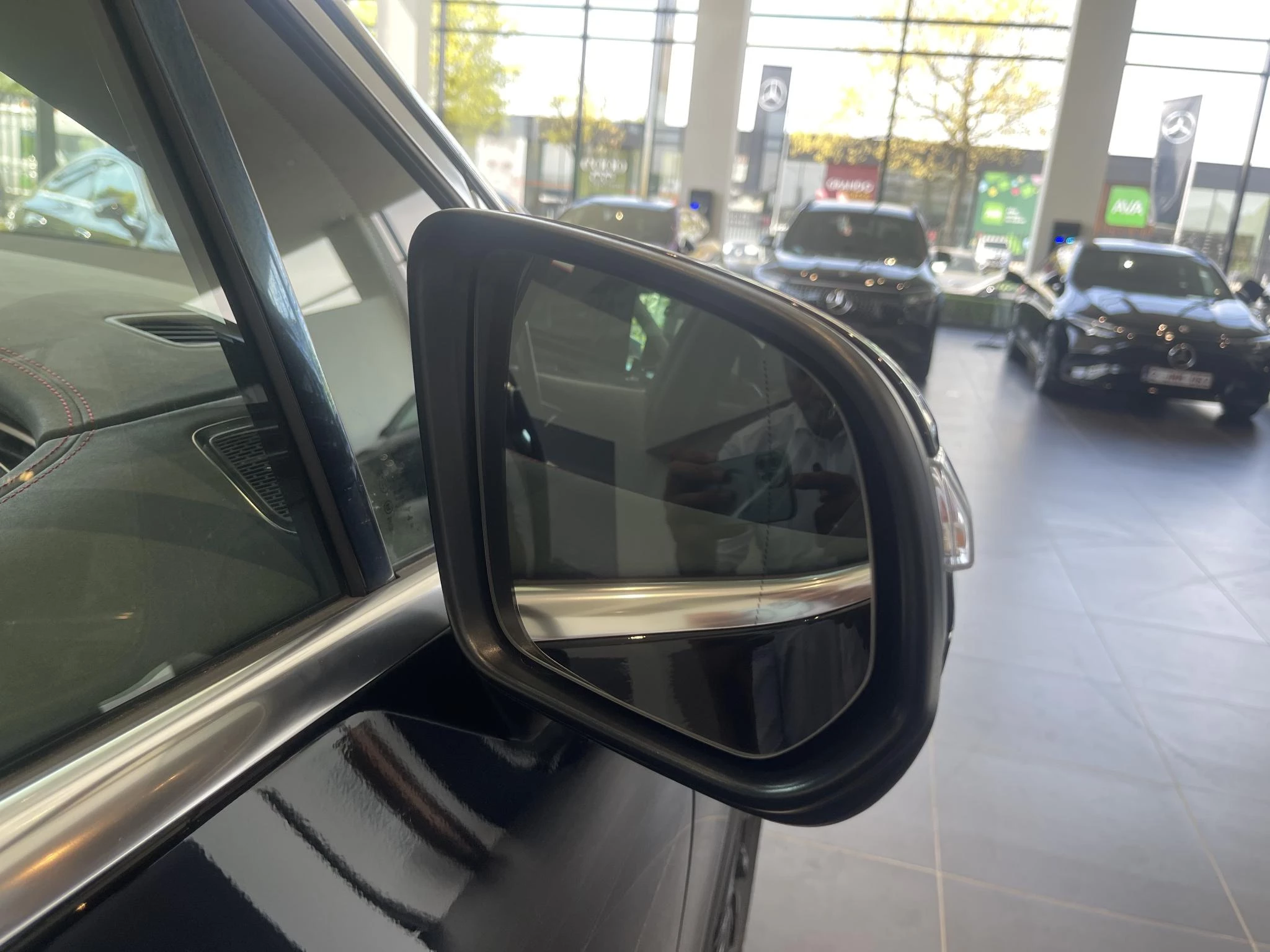 Mercedes-Benz-EQE-image-14