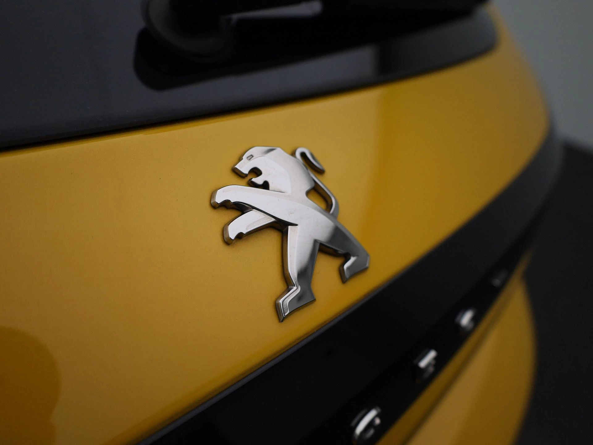 Peugeot-e-208-image-33