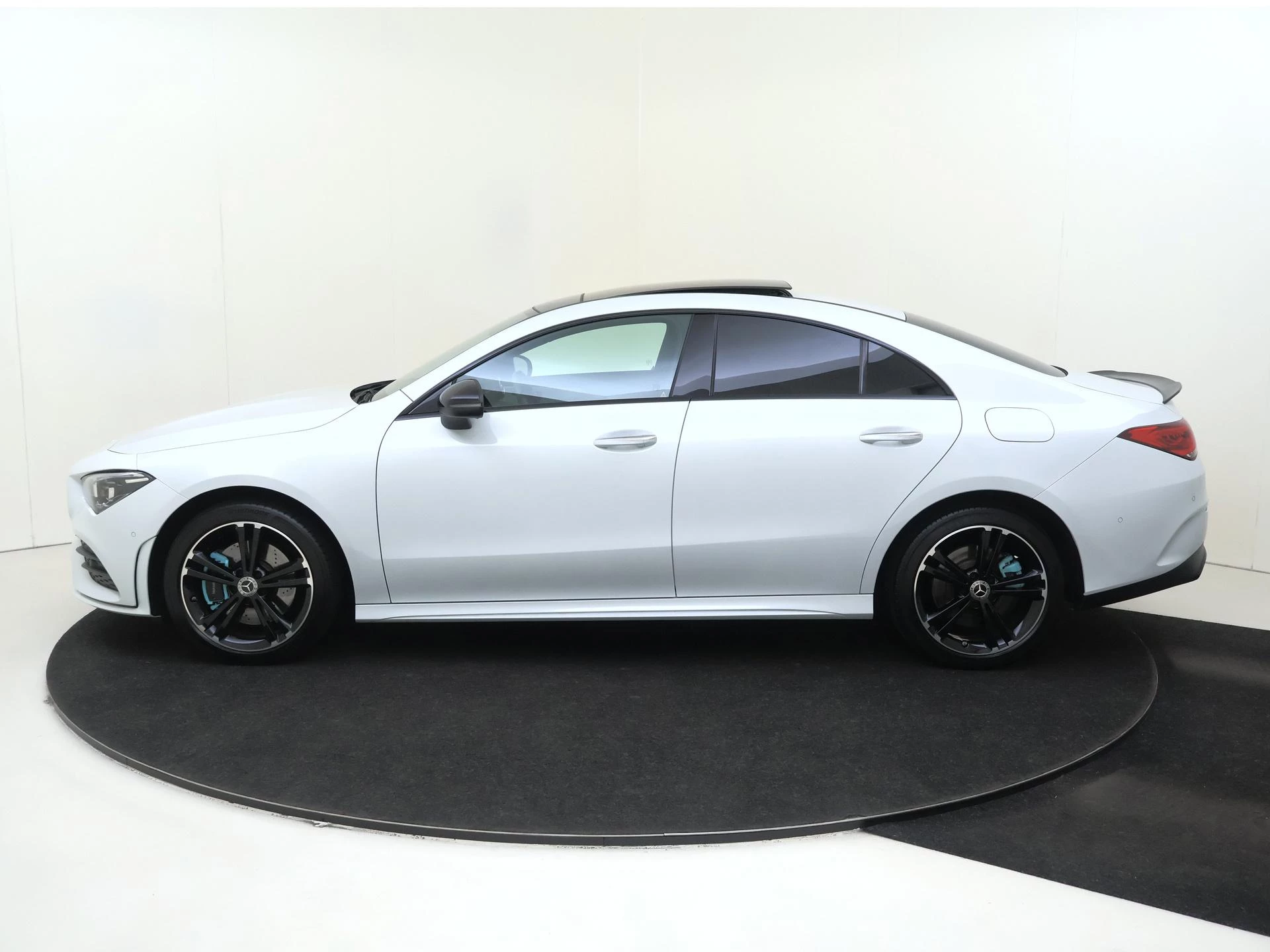Mercedes-Benz-CLA-image-8