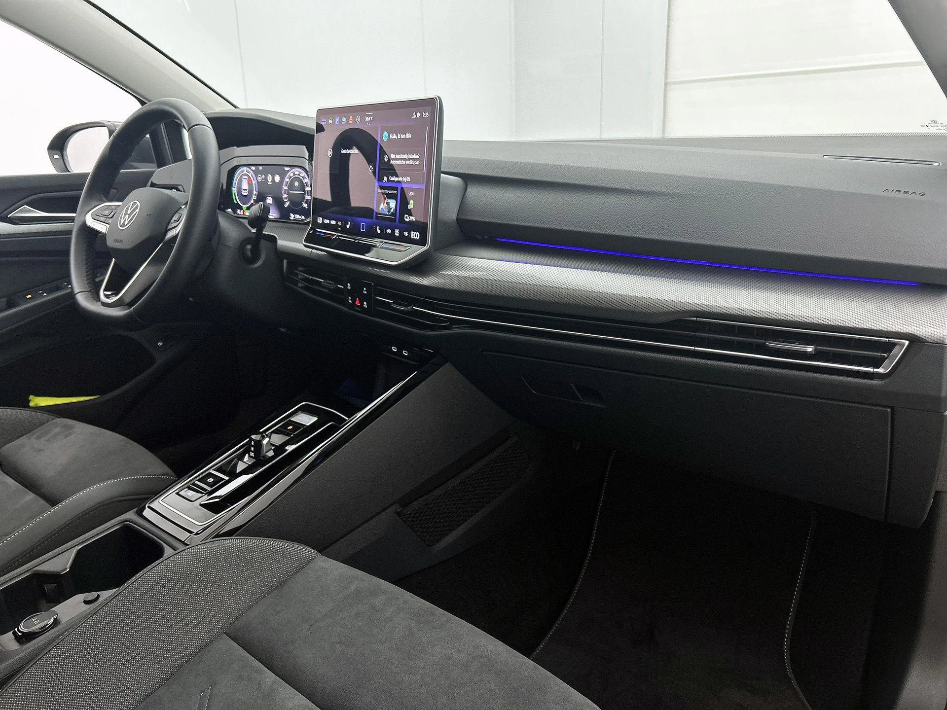 Volkswagen-Golf-image-28